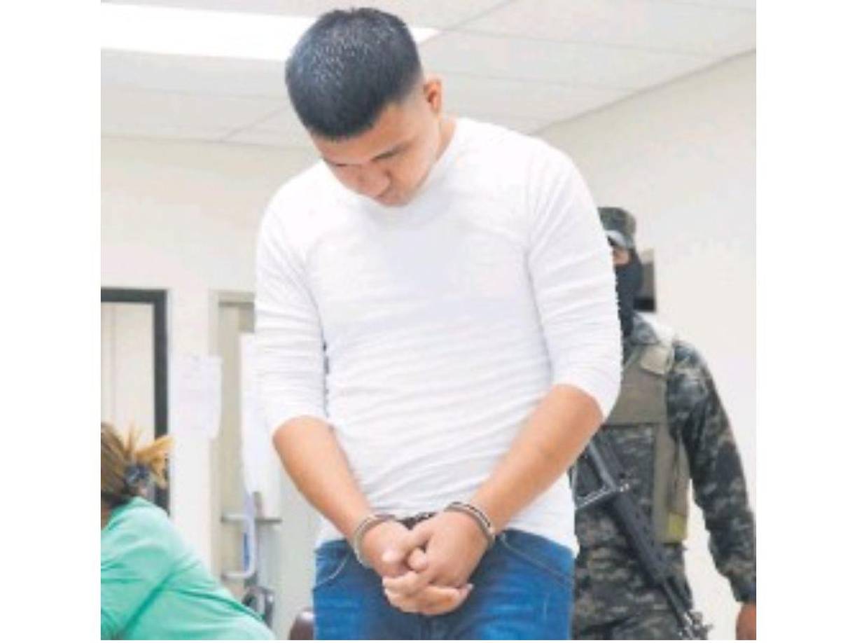 Él está enfrentando su decimosexto juicio por el delito de violación especial en perjuicio de una menor de 13 años de edad.