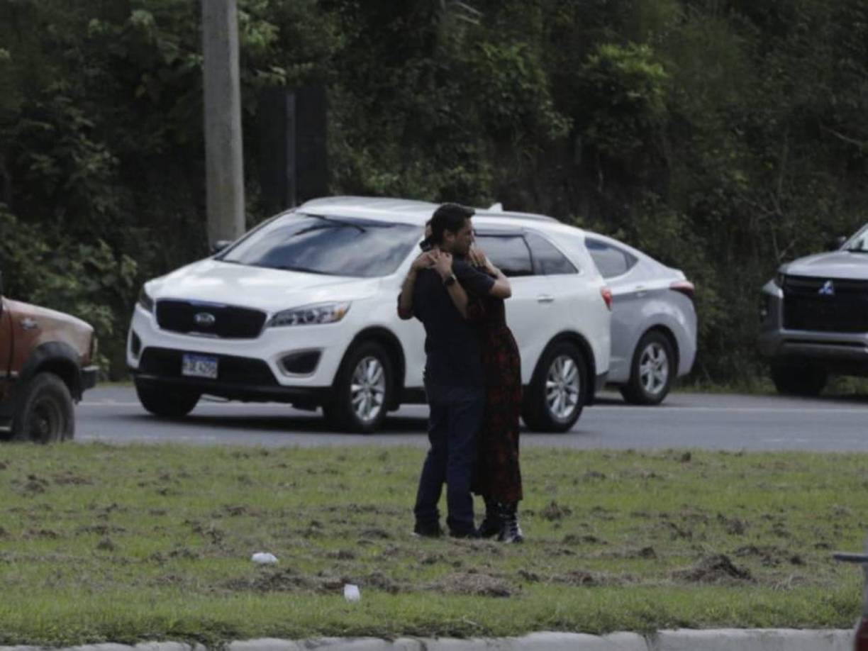  Familiares de las víctimas llegaron a la escena para identificar los cuerpos. 