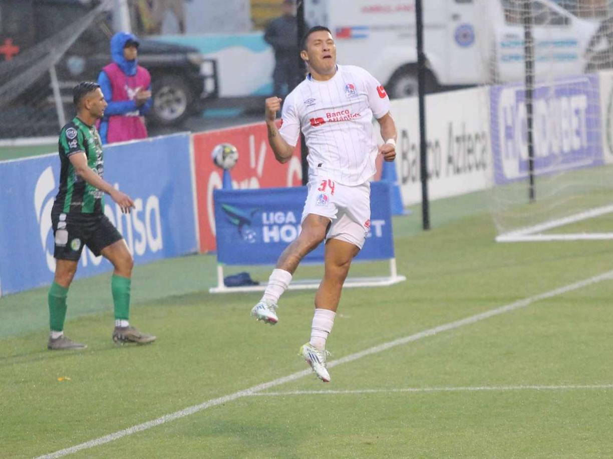 Así celebró Kevin López su gol que abrió el marcador para el Olimpia contra el Juticalpa FC.