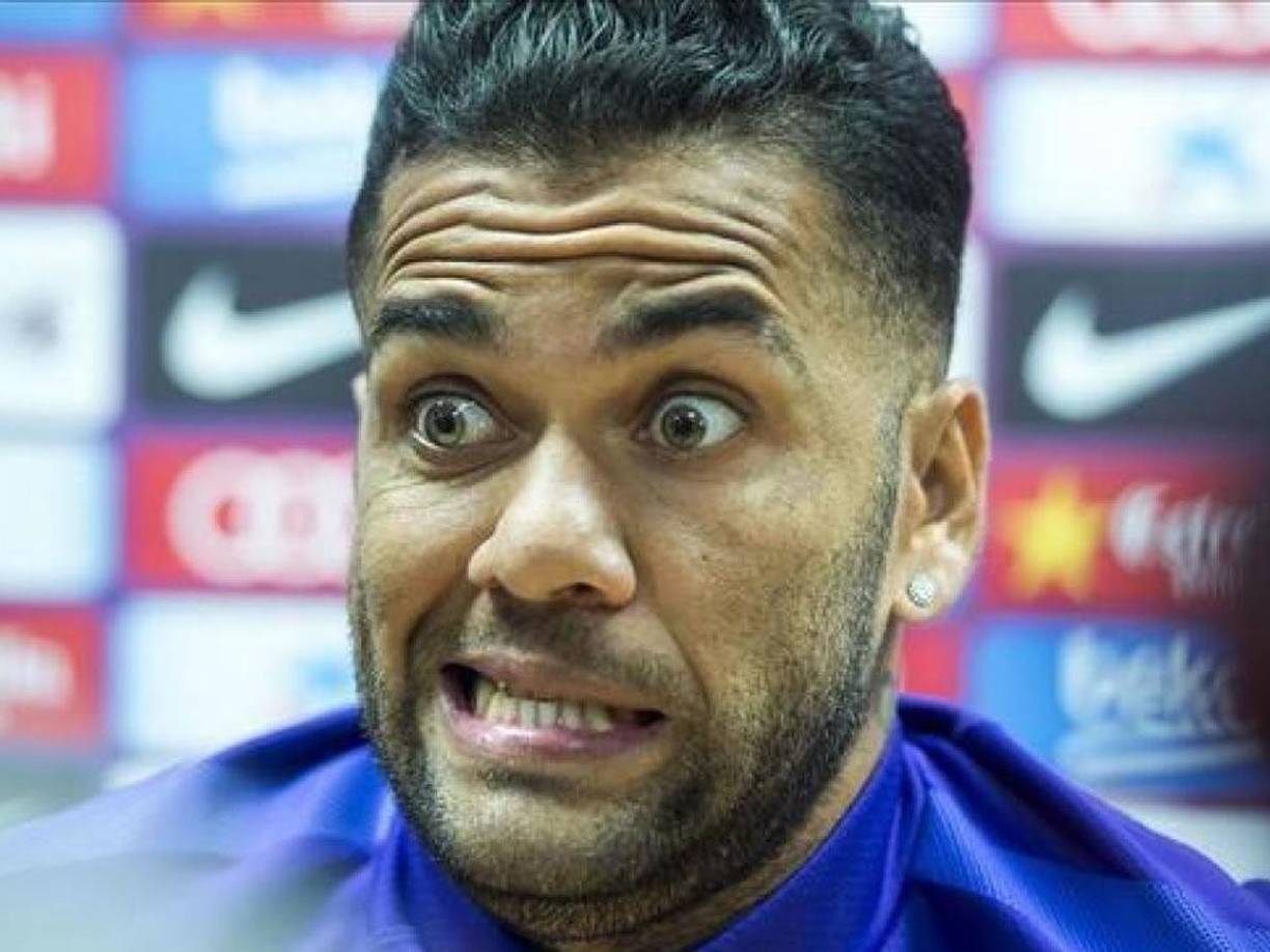 Dani Alves está de regreso en las redes sociales con una inquietante reaparición. El exfutbolista brasileño, en libertad tras ser condenado a prisión, ha reaparecido tras meses de silencio con varias publicaciones en su cuenta de Instagram.