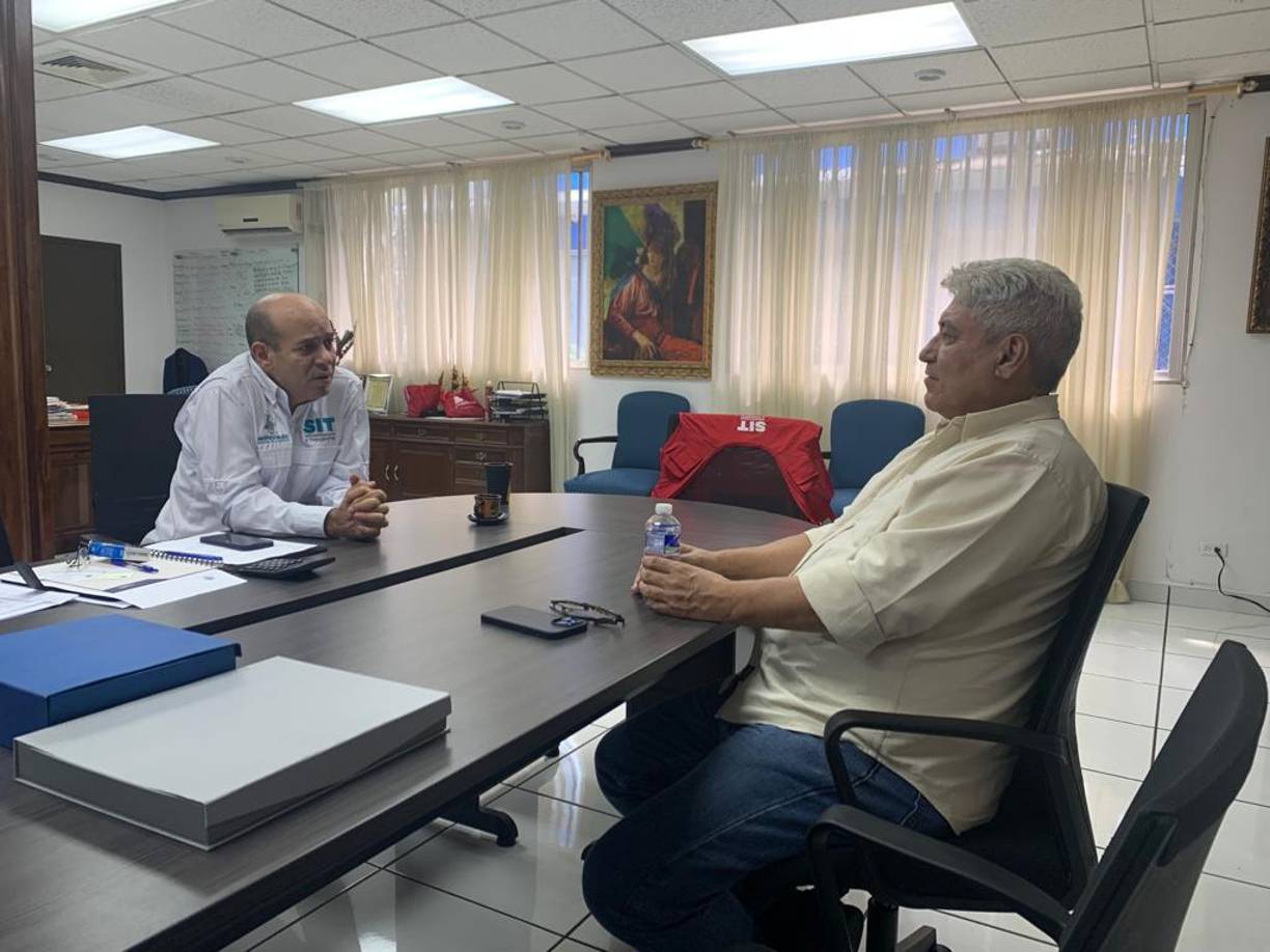 Este proyecto tiene ocho años de estarse gestionando con la intención de contrarrestar el tráfico infernal que se arma en el semáforo Villanueva sobre la CA-5. Las horas pico en el lugar son de 5:40 am a 7:00 am y de 4:30 pm a 7:30 pm.