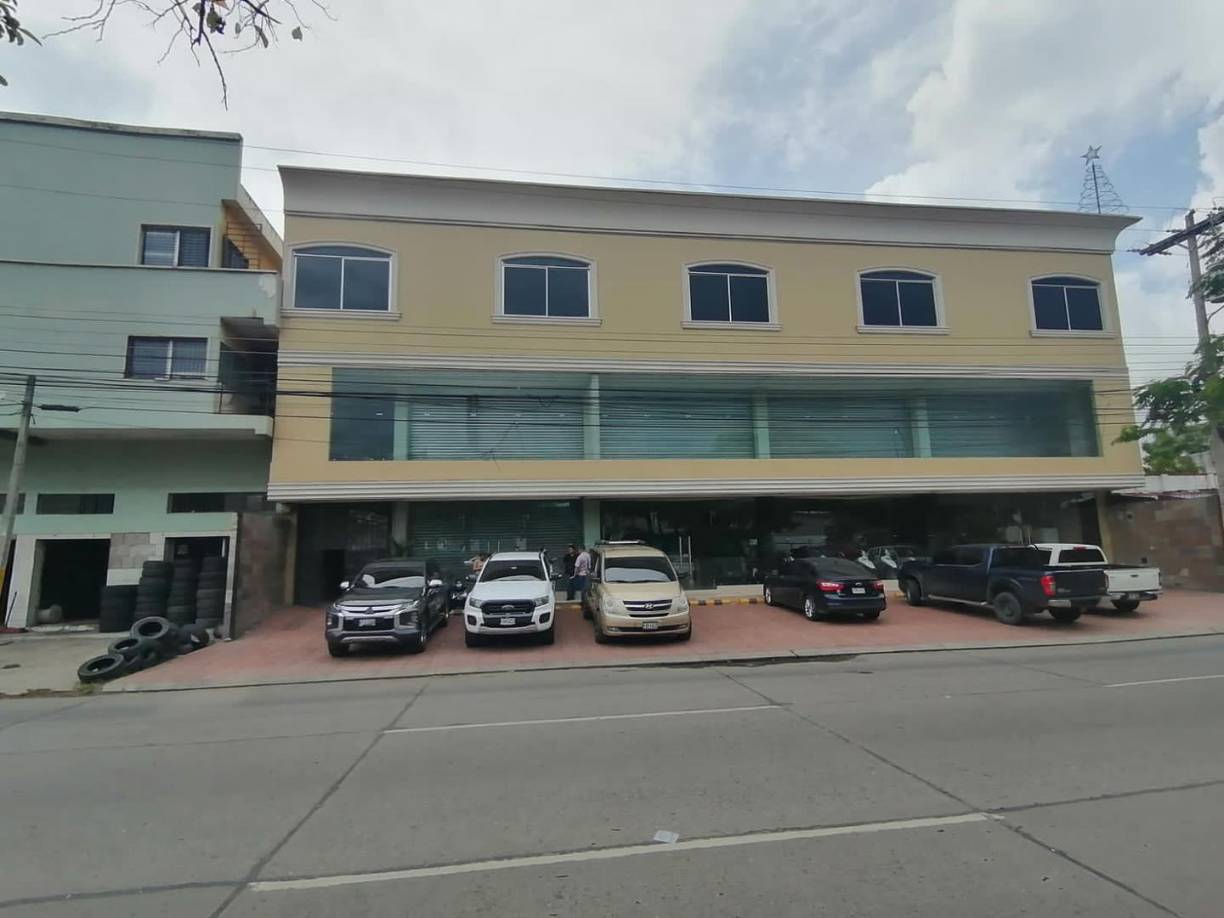 Entre los bienes incautados este miércoles figura la empresa Inversiones Batch S. de R. L. de C. V. dedicada al rubro de la industria textil y cuyo domicilio se ubica en la colonia Hipódromo de San Pedro Sula.La sociedad mercantil Batch además opera en el rubro de menajes, motocicletas y enseres para el hogar.