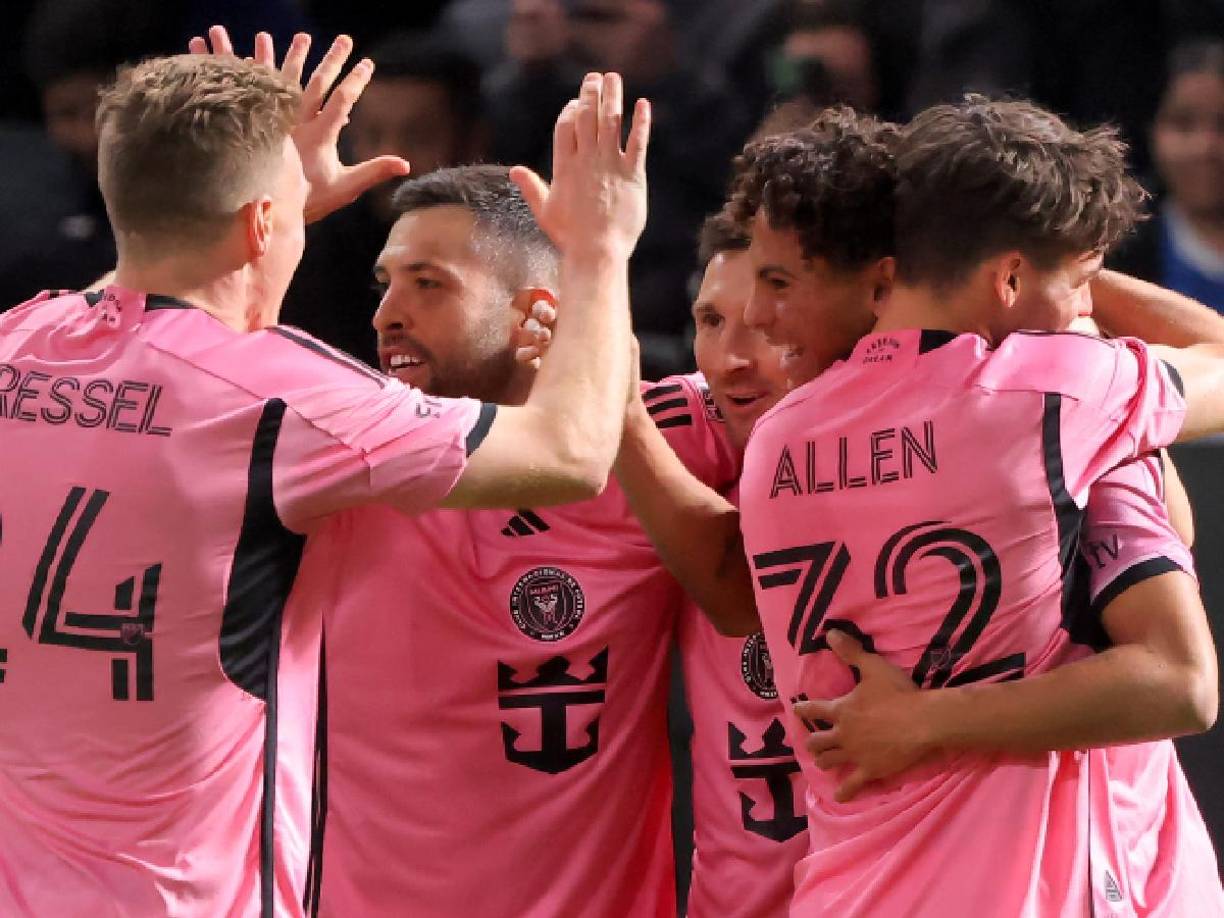  El futbolista hondureño David Ruiz se destapó con un golazo en la derrota del Inter Miami de Messi ante el Al Hilal de Arabia Saudita. Así reaccionaron medios locales e internacionales.