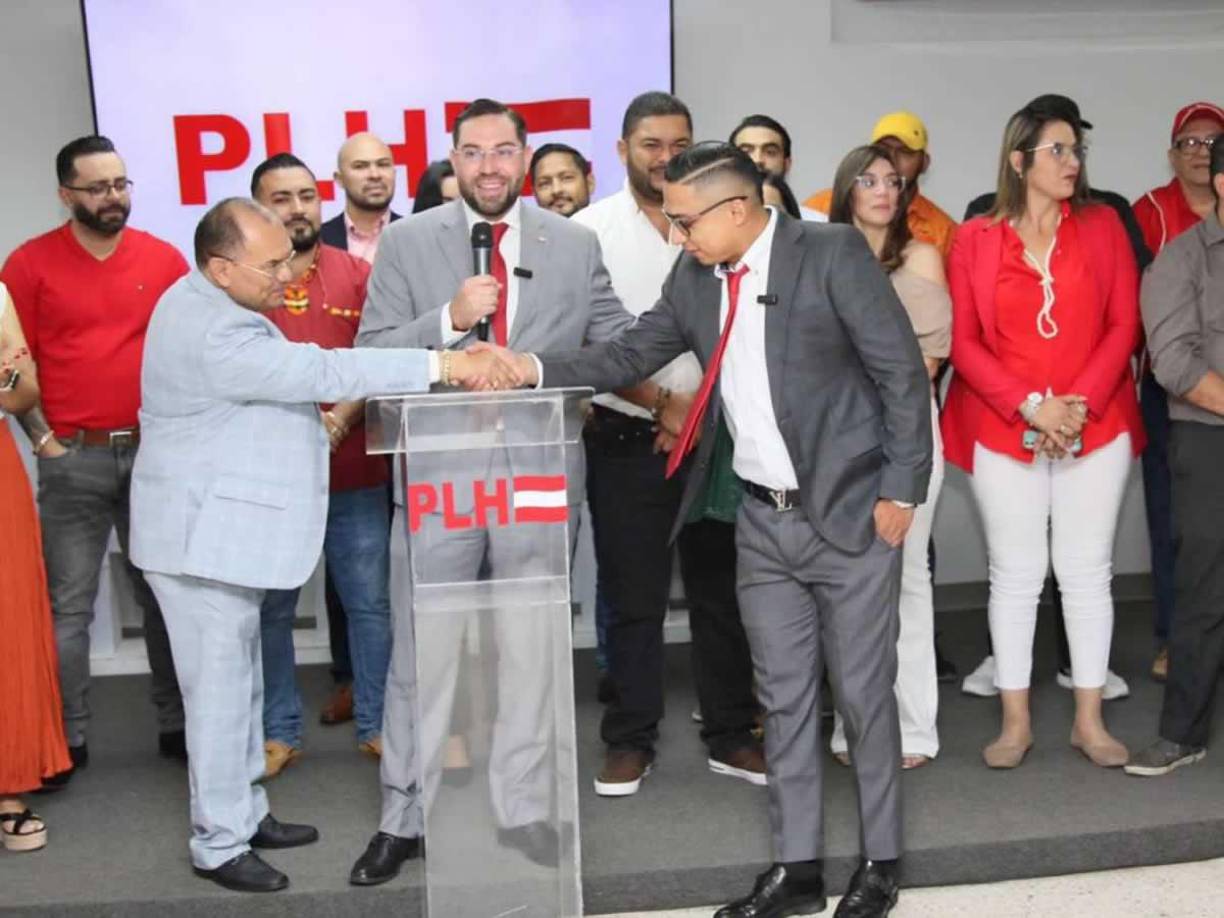 Emilio Izaguirre se une a una lista de futbolistas que han decidido ir por el camino de la política. Son varios, pero actualmente aparece Carlo Costly.