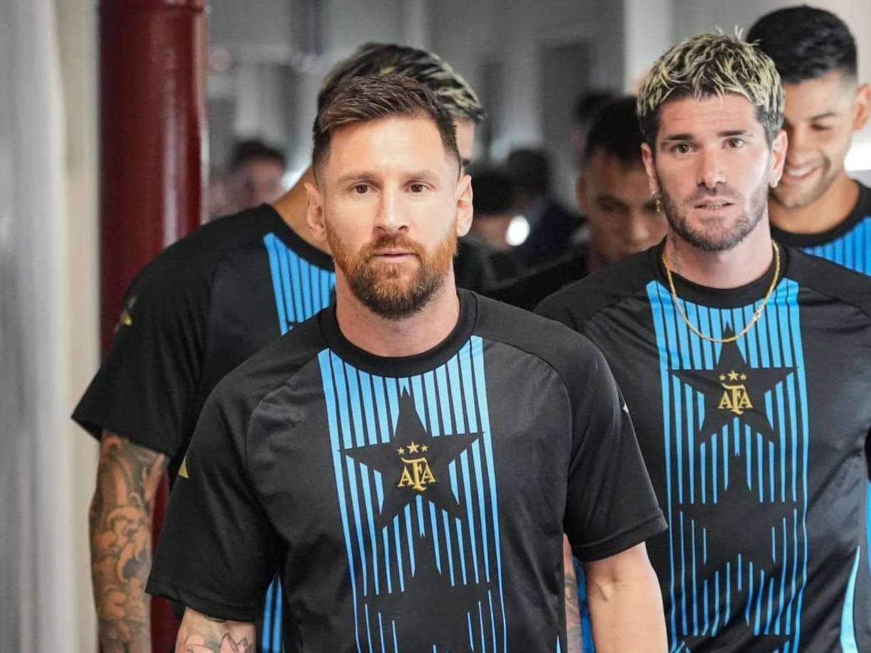 “Decir que Ronaldo no es igual a Messi porque no ganó un Mundial es absurdo. Es como pedirle a este programa que tenga 12 puntos de rating; es injusto”, expresó Liberman.