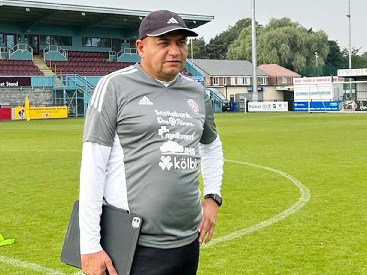 El costarricense Rodríguez formaba parte del equipo de entrenadores de la FCRF desde abril de 2022 y en su trayectoria dirigió equipos de la liga local como el Santos y Liberia.