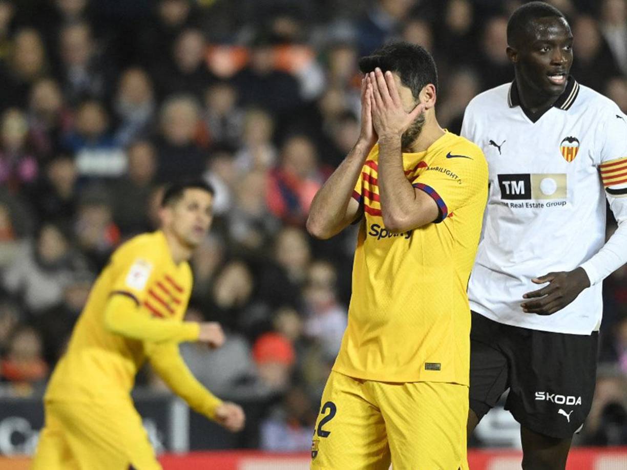 İlkay Gündoğan es otro de los que comienza a ser señalado. No se compara al jugador que era en el Manchester City.