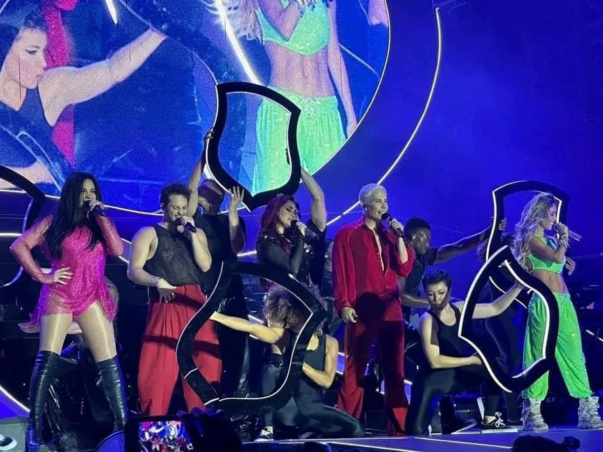 Acompañados por primera vez de bailarines, los RBD cantaron todos sus éxitos y cabe mencionar que fueron muy celosos de todos estos detalles para que nada se filtrara antes de tiempo y pudiera ser una gran sorpresa para el público lo que estaban preparando.