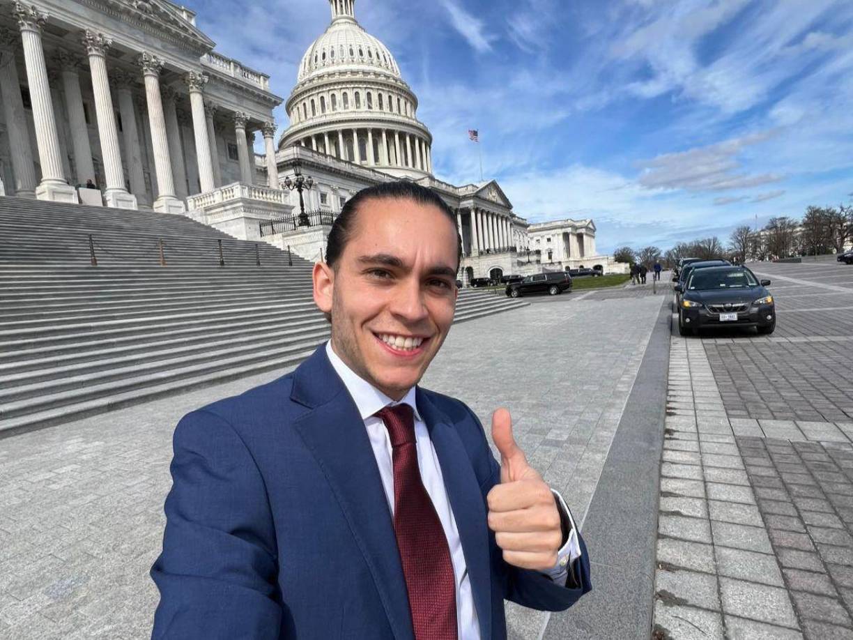 Espina, de 25 años, nació en Uruguay pero ha residido en Estados Unidos durante los últimos 20 años.