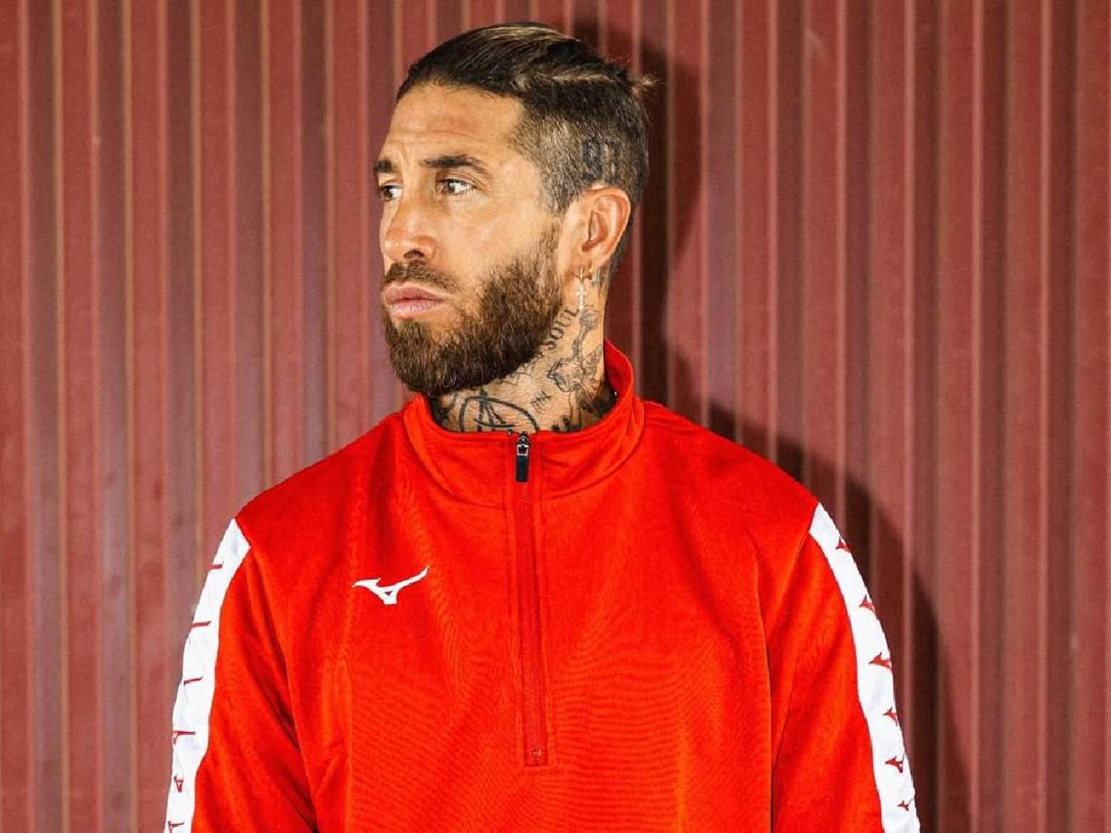 Según el medio paraguayo ‘Diez’, Sergio Ramos habría recibido una nueva oferta para unirse al Newcastle United con un sueldo de 10 millones de euros anuales. 