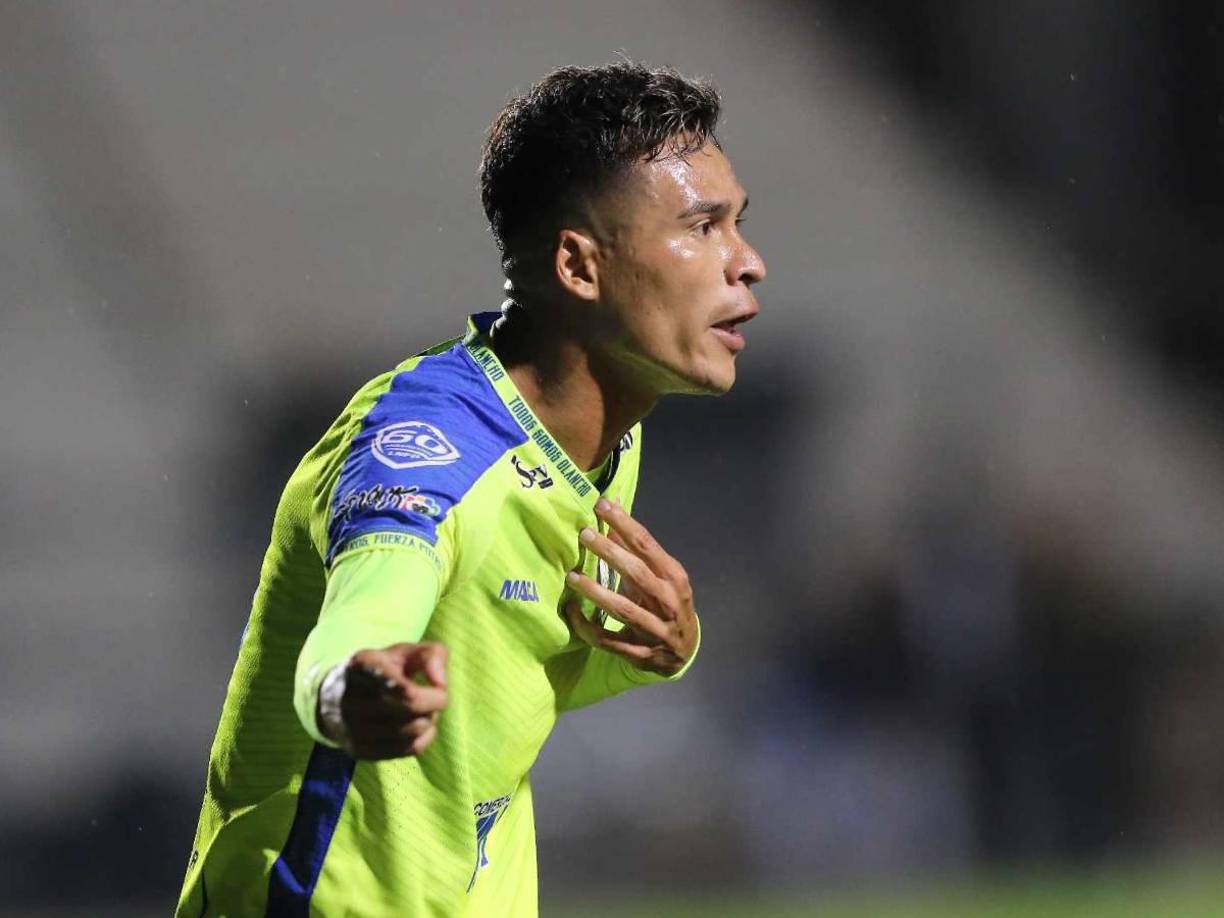 La pesadilla no paraba en Olancho: A los 30 minutos el jugador Juan Delgado fue expulsado por dos tarjetas amarillas. 