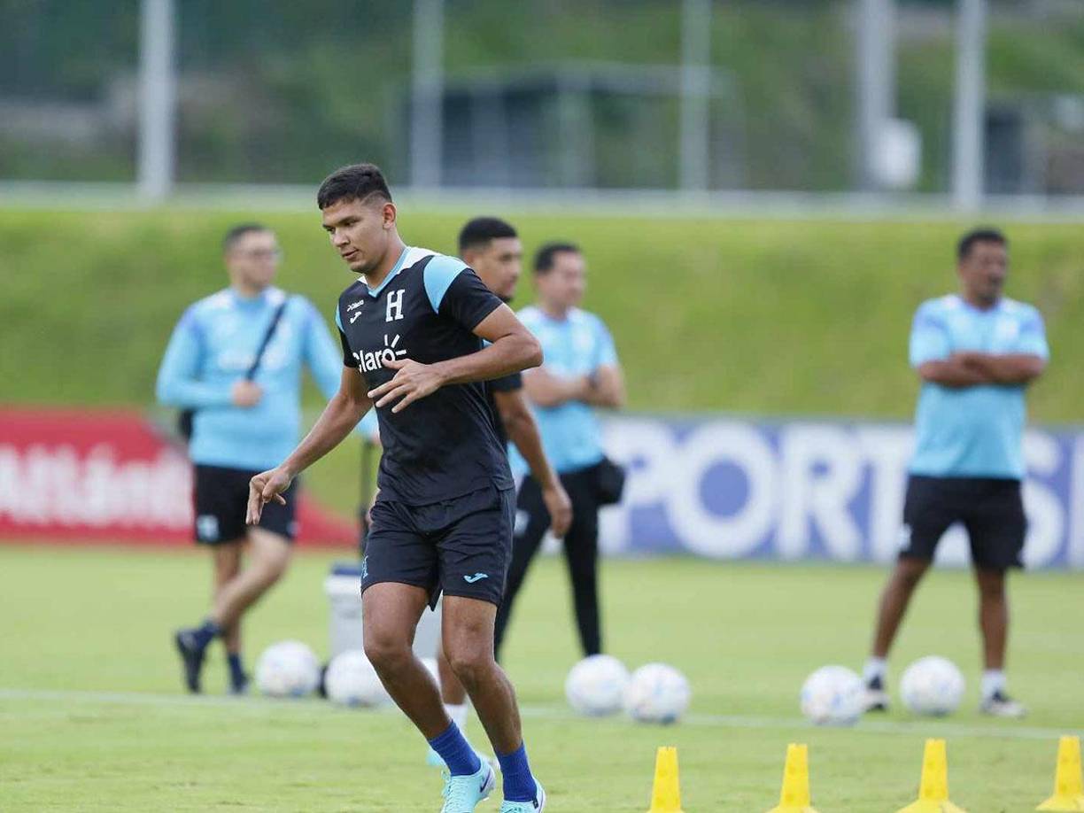 Luis Vega: El jugador del Motagua hará dupla con Denil Maldonado en la zaga central de la Bicolor. 