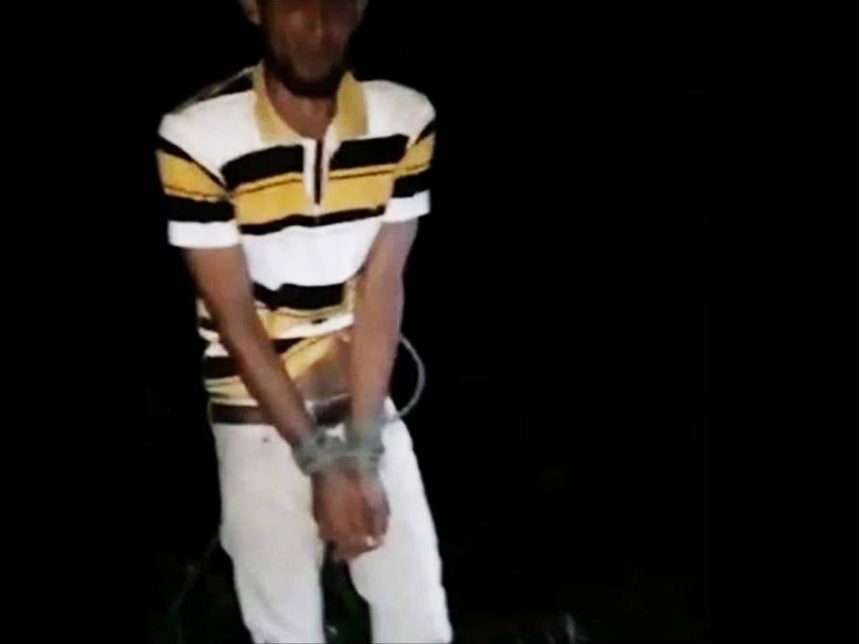 “Este lo mató a puros palazos”. ”Si no querías al niño, ¿por qué no lo regalaste?”, dicen los hombres en el video grabado por uno de ellos y difundido este martes en redes sociales. “Yo no lo mato porque voy a dañar a su familia, pero tengo ganas de matarlo”, dice otro de los sujetos. 