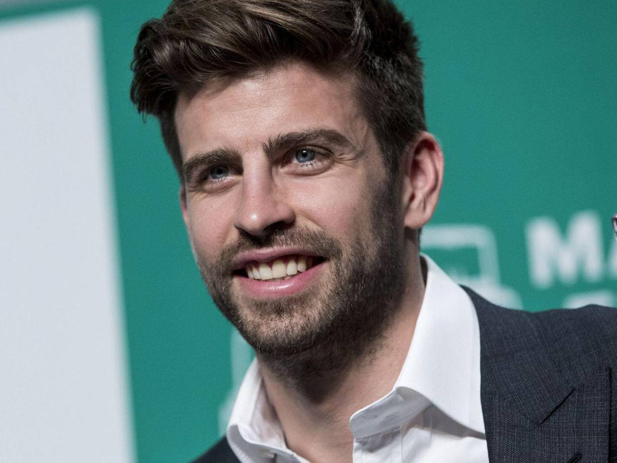 “Yo te puedo poner el ejemplo, el tema que he pasado el año pasado, con mi expareja que es latinoamericana, tú no sabes lo que he llegado a recibir por redes sociales de gente que es fan de ella, pero barbaridades miles, de verdad, no me importa nada, es cero, porque es gente que no los conozco en nada, son gente que, vete a saber tú, no tiene vida, están ahí, ¿qué importancia les tienes que dar? Cero, no los vas a conocer nunca en la vida, son como robots, lo trato como si fuera... mentalmente esto es muy sano, si le das importancia a cada comentario, estás muerto”, señaló Gerard Piqué.