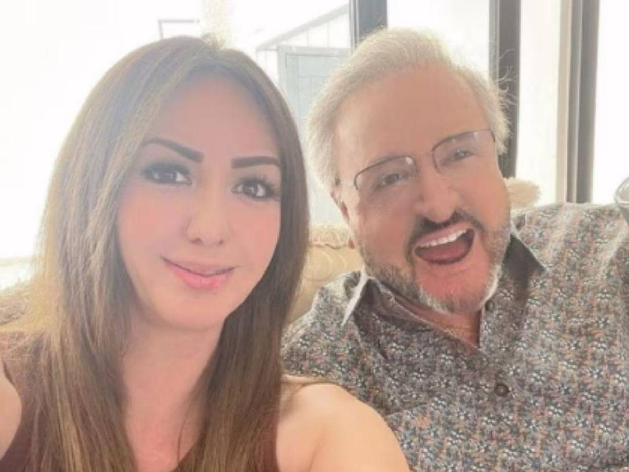 “Mi familia completa ha estado al pendiente de mi, mi papá a distancia diario me habla por teléfono, lloramos pero está 100% al tanto de todo y hablando con doctores para que me ayuden. Antes de irse me dijo que contaba 100% con su apoyo, me dice que todas las noches pide por mi. Te amo!”, escribió.