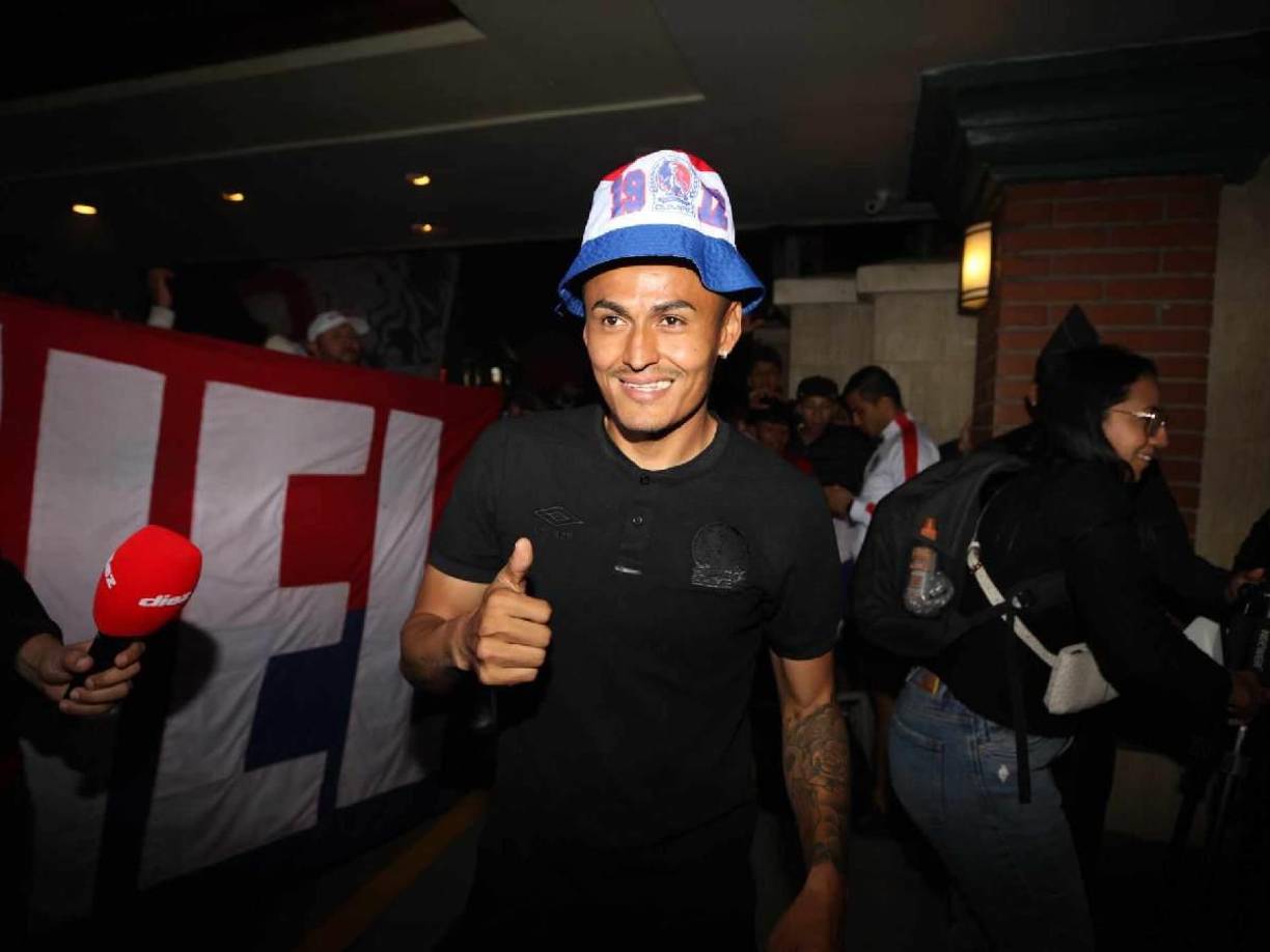 El jugador del Olimpia vivirá una nueva final con el club y se unió a la fiesta con los aficionados.