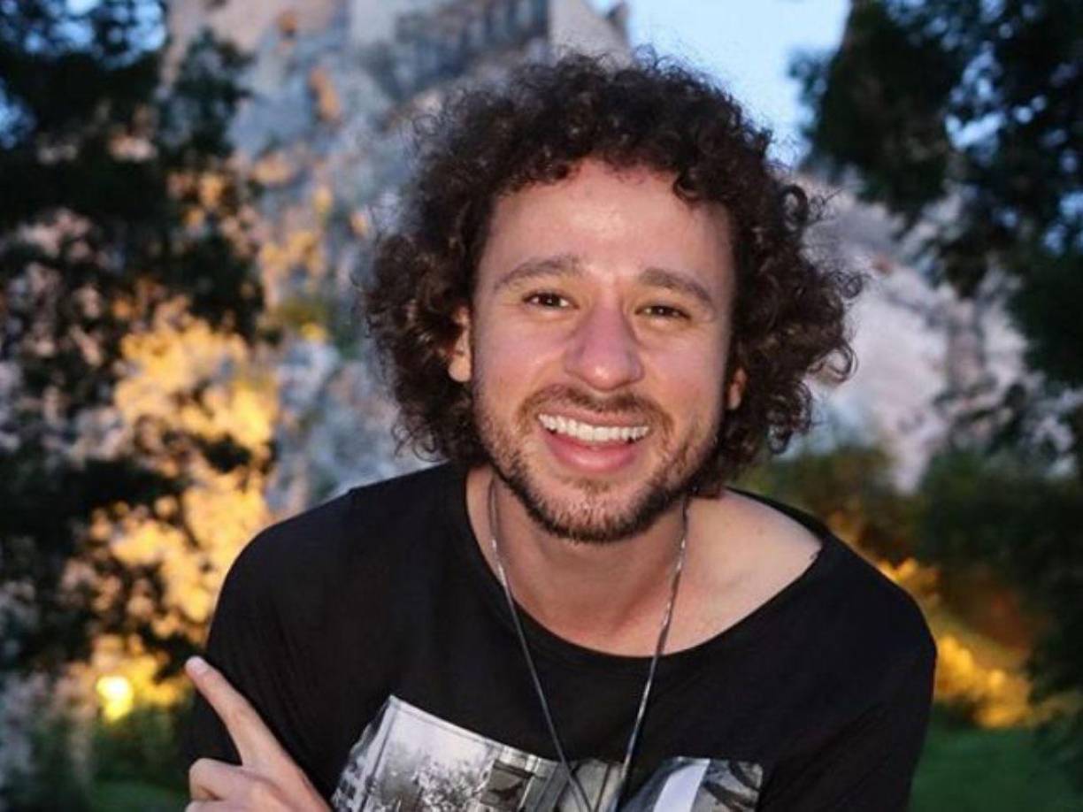 De igual manera, apuntó que no tiene demasiado dinero en el banco; puesto que contó que la mayoría de sus ingresos por dedicarse a redes sociales y regalías se invierten. O bien, paga los sueldos de las personas que trabajan con él.