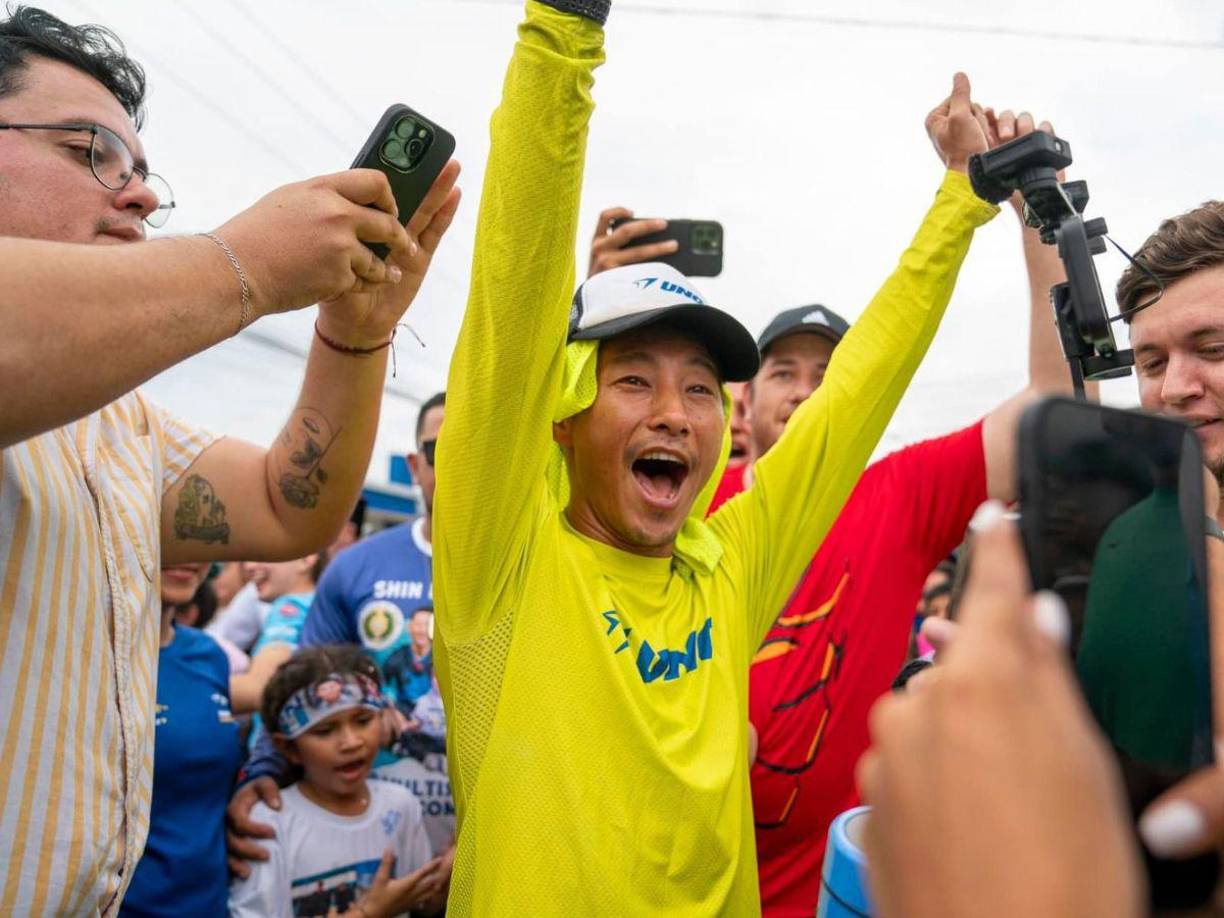 Shin Fujiyama continúa ganándose el cariño y respeto del pueblo hondureño tras culminar su reciente reto, con el que busca continuar construyendo y reparando escuelas en el país. 