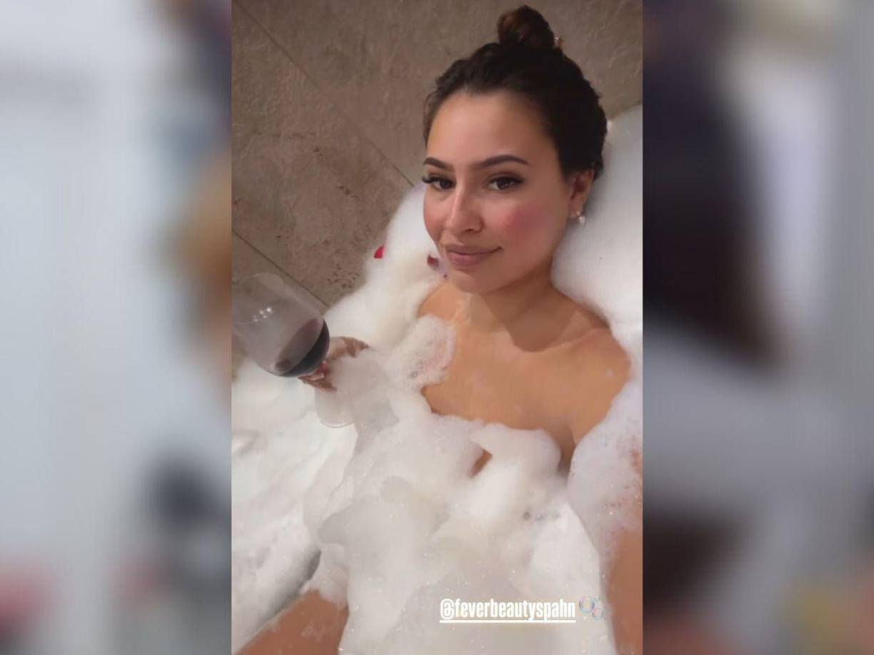 Este lunes Alejandra Rubio encendió la temperatura en las redes sociales tras compartir un momento muy íntimo con su prometido. 