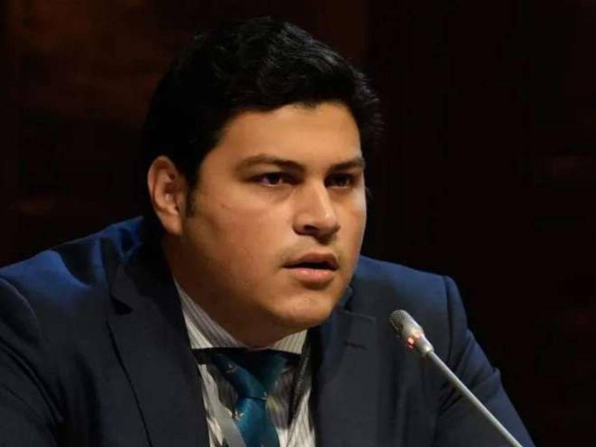 Según Ochoa, el inmueble carece de un sistema eléctrico adecuado, aire acondicionado, centro de datos, puntos de red para internet, mobiliario y personal trabajando en el lugar. 