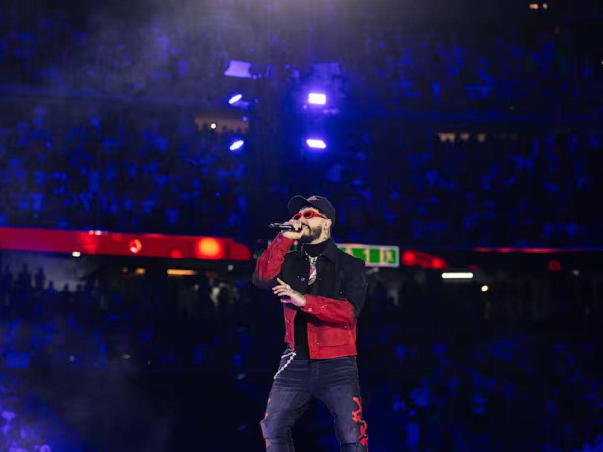 Anuel AA no aparecía. Ibai Llanos y su equipo de comentaristas tuvieron que hacer tiempo durante más de quince minutos para amenizar la espera, ante el miedo de recibir represalias legales por retrasar la duración pactada de La Velada del Año.