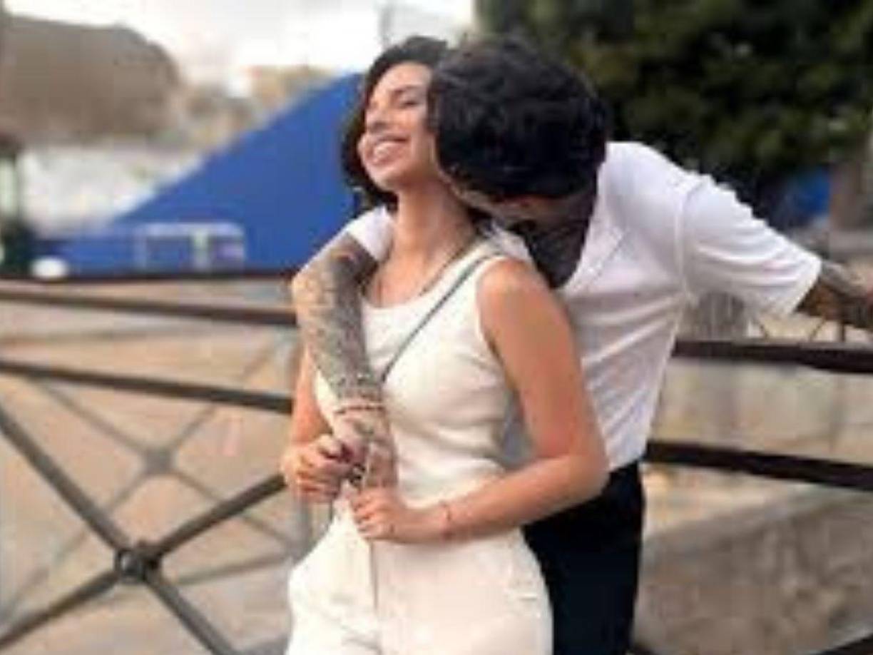 Un acuerdo prenupcial es un contrato firmado por una pareja antes de casarse, en el que se establecen los términos y condiciones sobre cómo se dividirán los bienes y las responsabilidades financieras en caso de divorcio o muerte.