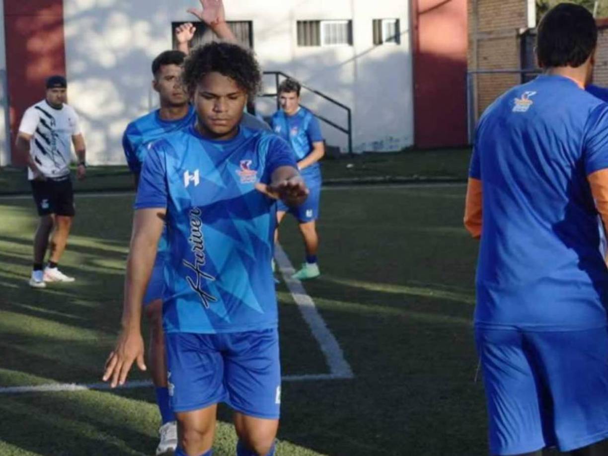 Déster Monico es nuevo jugador de los Lobos de la UPNFM, llega procedente del Olancho FC.