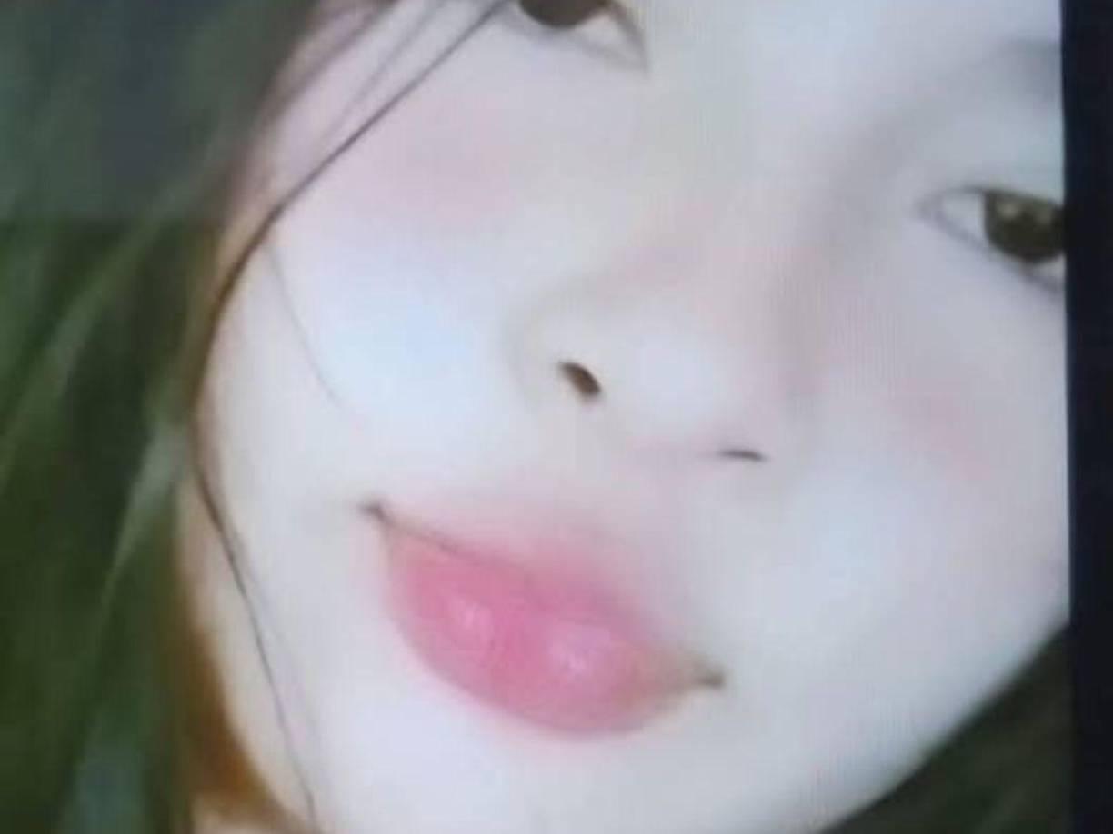 <b>“Ella comía, gozaba, veía la televisión, lo tenía todo. Lo único que la llevó a la desgracia fueron las amistades que consiguió”</b>, expresó con dolor.