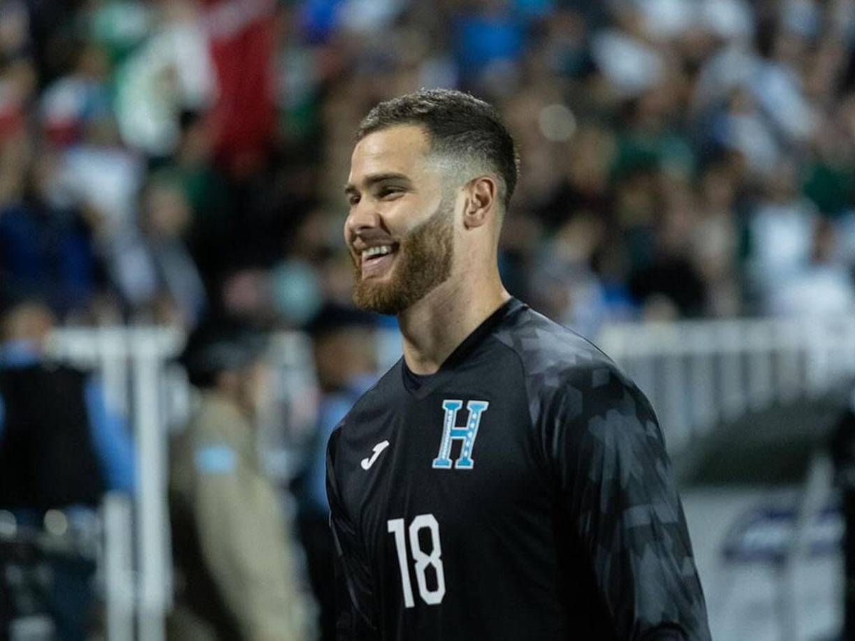 Enrique Facussé: El portero encabeza la lista de bajas de Honduras para el choque ante Costa Rica ya que fue expulsado en el Azteca por fuertes reclamos a Iván Bartón.