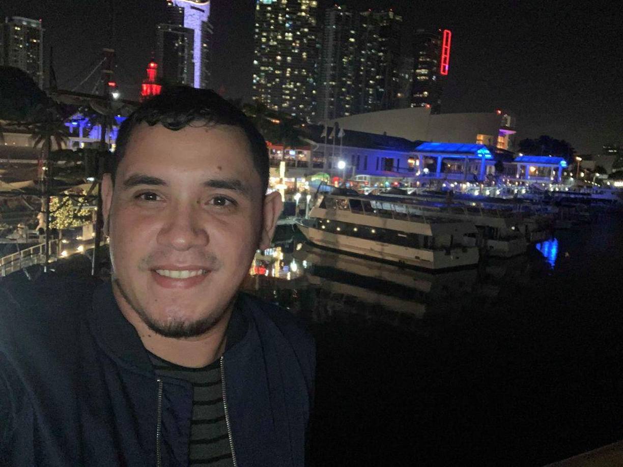 El cuerpo de Óscar Yovanny Aleman quedó adentro del pickup, mientras que el de Carlos quedó a escasos metros del automotor.