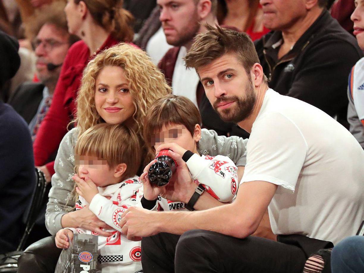 Pero ahora las clases de Milan y Sasha terminarán más tarde de lo que se calculó en otoño pasado, cuando ni siquiera se conocía en qué colegio proseguirían sus estudios. Por ende las el reparto de los días que ambos niños pasen al lado de sus padres también ha cambiado. “Esta es la batalla que se está librando”.