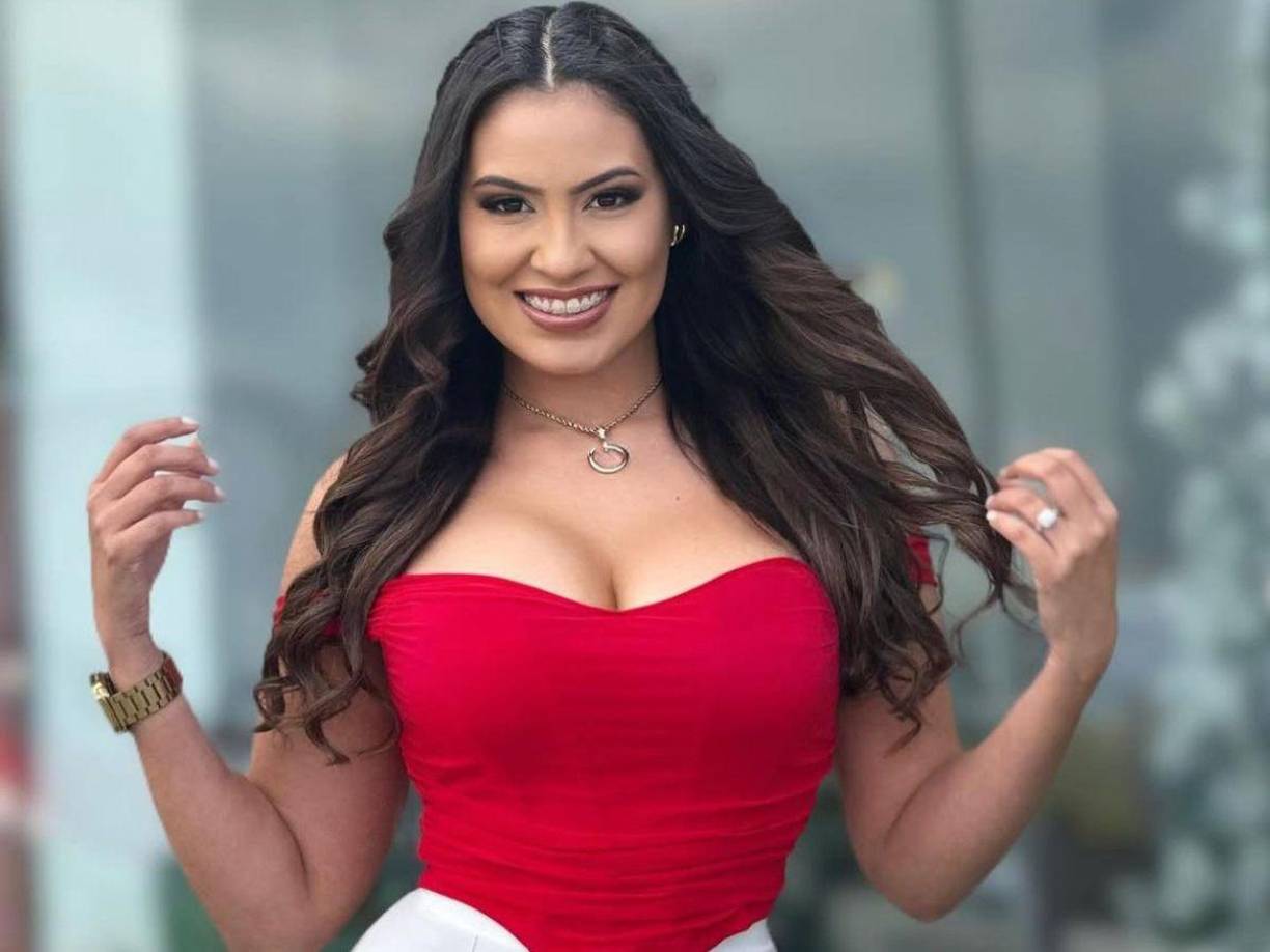 Con sus curvas es considerada una de las más bellas del entretenimiento. 