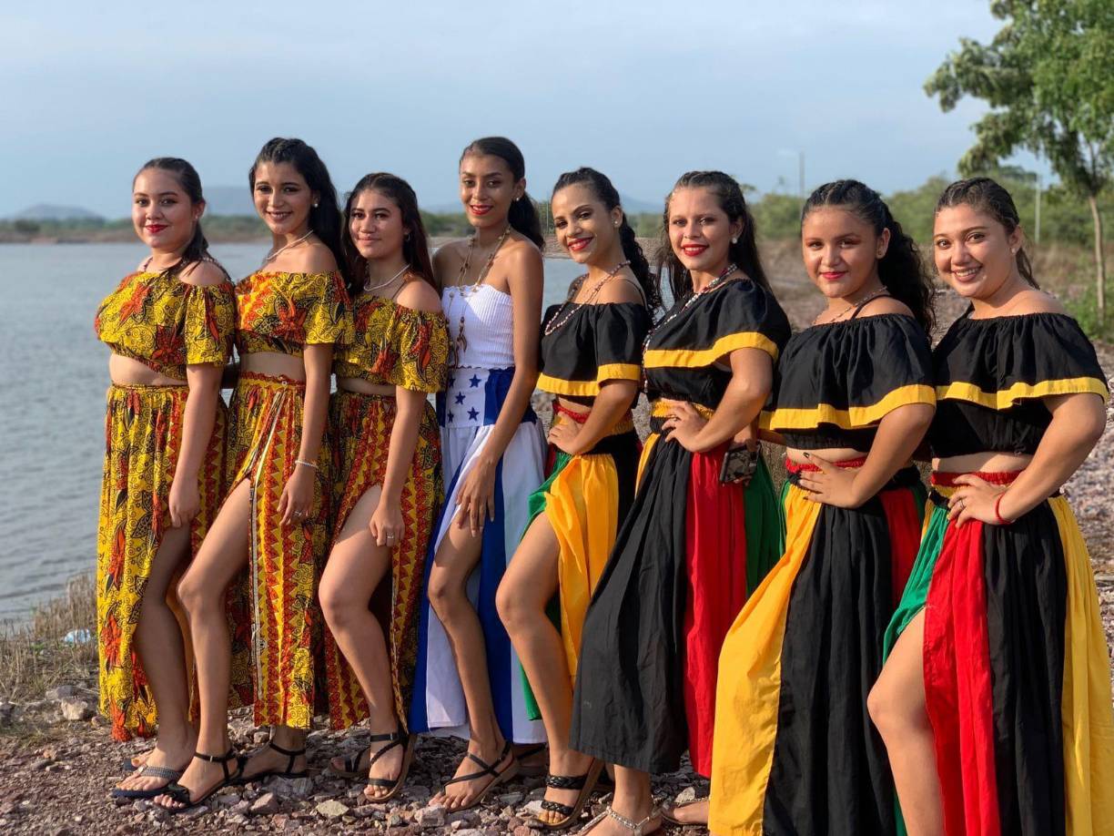 Asimismo cuenta con su propio grupo de danza moderna.