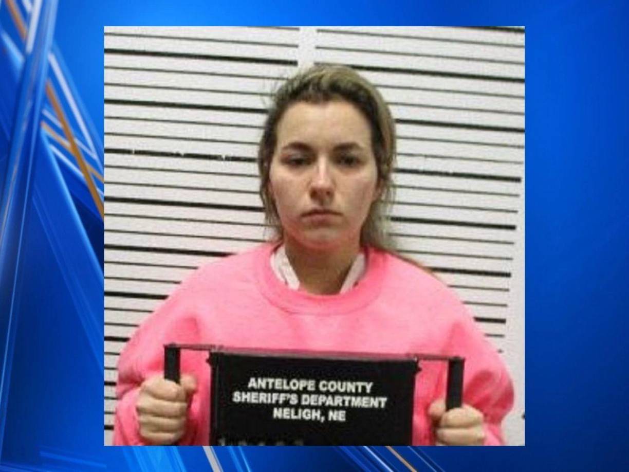 Dwinell dijo que el 20 de enero una persona llamó y dijo que pensaba que una docente estaba manteniendo relaciones sexuales con un alumno.