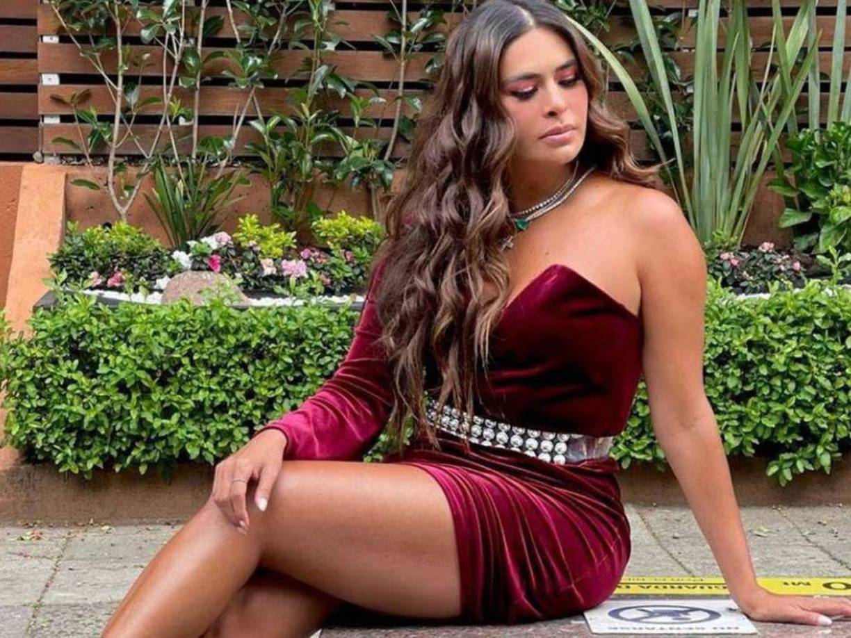 “Les voy a contar cómo lo hago: las 12 de la noche que uvas, que calzón... Yo, a donde quiera que voy, me han visto como loca”, explicó. “Me ha tocado hacerlo en ciertos países, en ciertos lugares, en restaurantes, aventar como loca las lentejas, pero yo las cargo”, agregó.