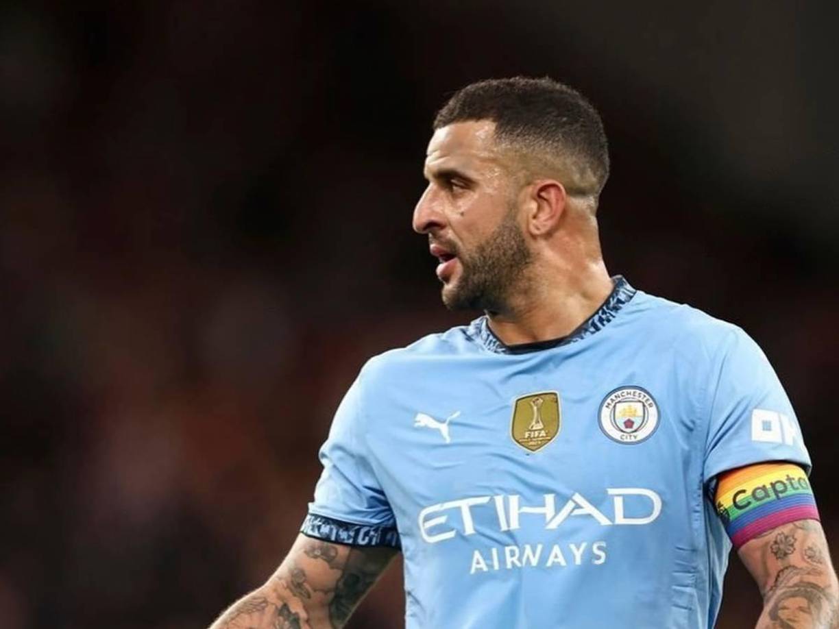 Informa Fabrizio Romano que el AC Milan cada vez está más cerca de fichar a Kyle Walker. Al defensor ingles le agrada la idea de sumarse al gigante italiano y las negociaciones siguen avanzando de forma positiva. 