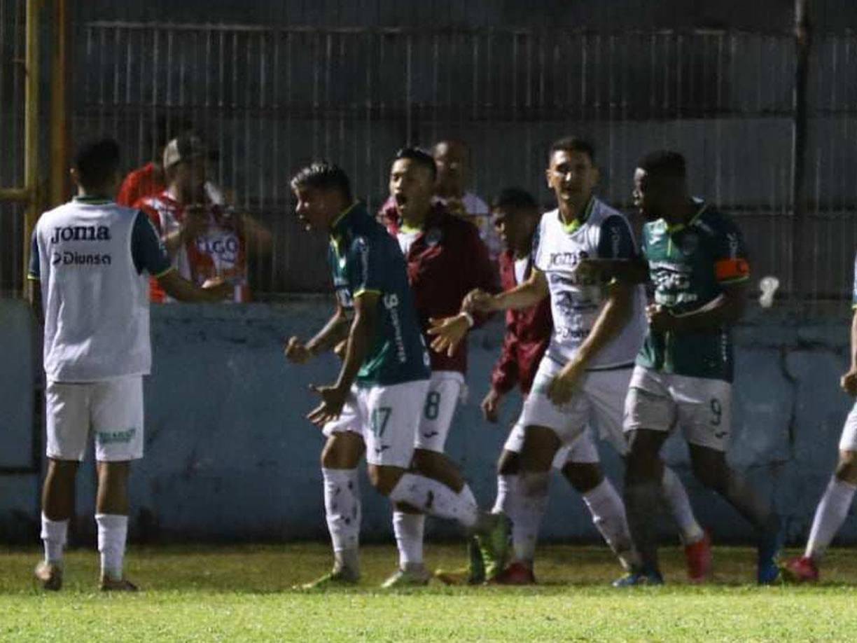 Marathón ingresó a Nicolás Royón al 80’ y diez minutos después el charrúa puso el empate tras un cabezazo que procedió de un centro lateral de Félix Crisanto. Así quedó el juego 1-1.