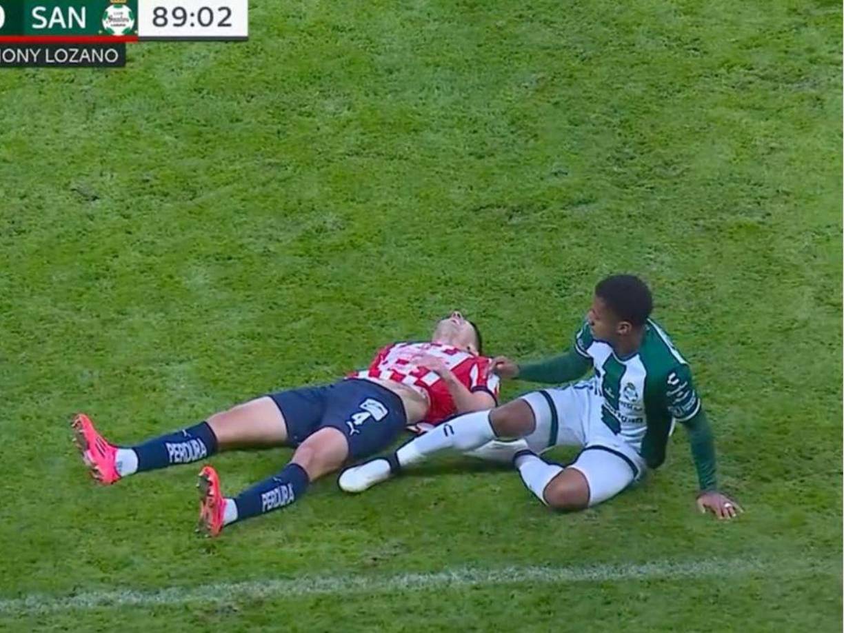 Lozano ingresó al terreno de las acciones al minuto 72 cuando el partido estaba empatado sin goles y en el 75, el volante zurdo Ventura Alvarado, se encargó de marcar el que fue el único gol del encuentro.