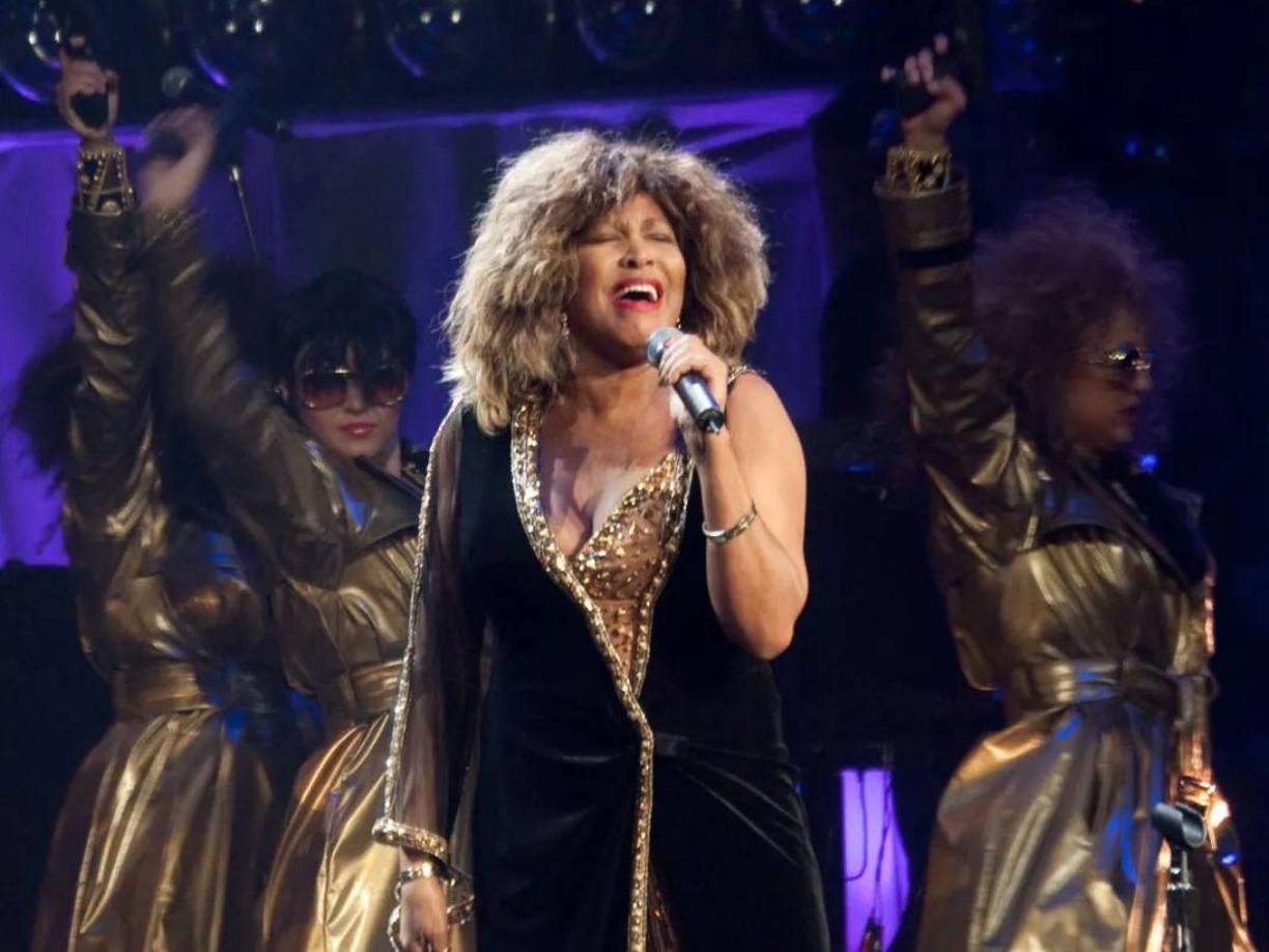 La cantante Tina Turner falleció a los 83 años, informó este miércoles 24 de mayo uno de sus representantes. Aunque las causas de la muerte no han sido reveladas de manera oficial se sabe que la cantante siempre mantuvo un espíritu de jovialidad.