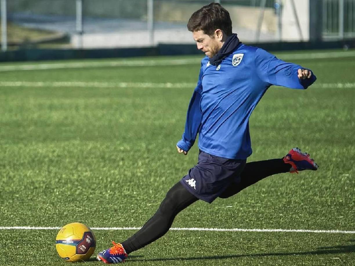 Mientras espera cumplir su castigo, el ‘Papu’ sigue viviendo en Italia y hace unos días anunció que un club de la tercera división le abrió las puertas al menos para entrenar. Se trata del modesto AC Renate.