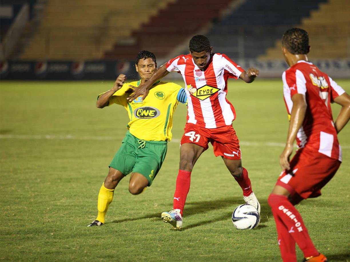 Óscar Bonilla en el campo se caracterizaba por su fuerte marca, no daba un balón por perdido.