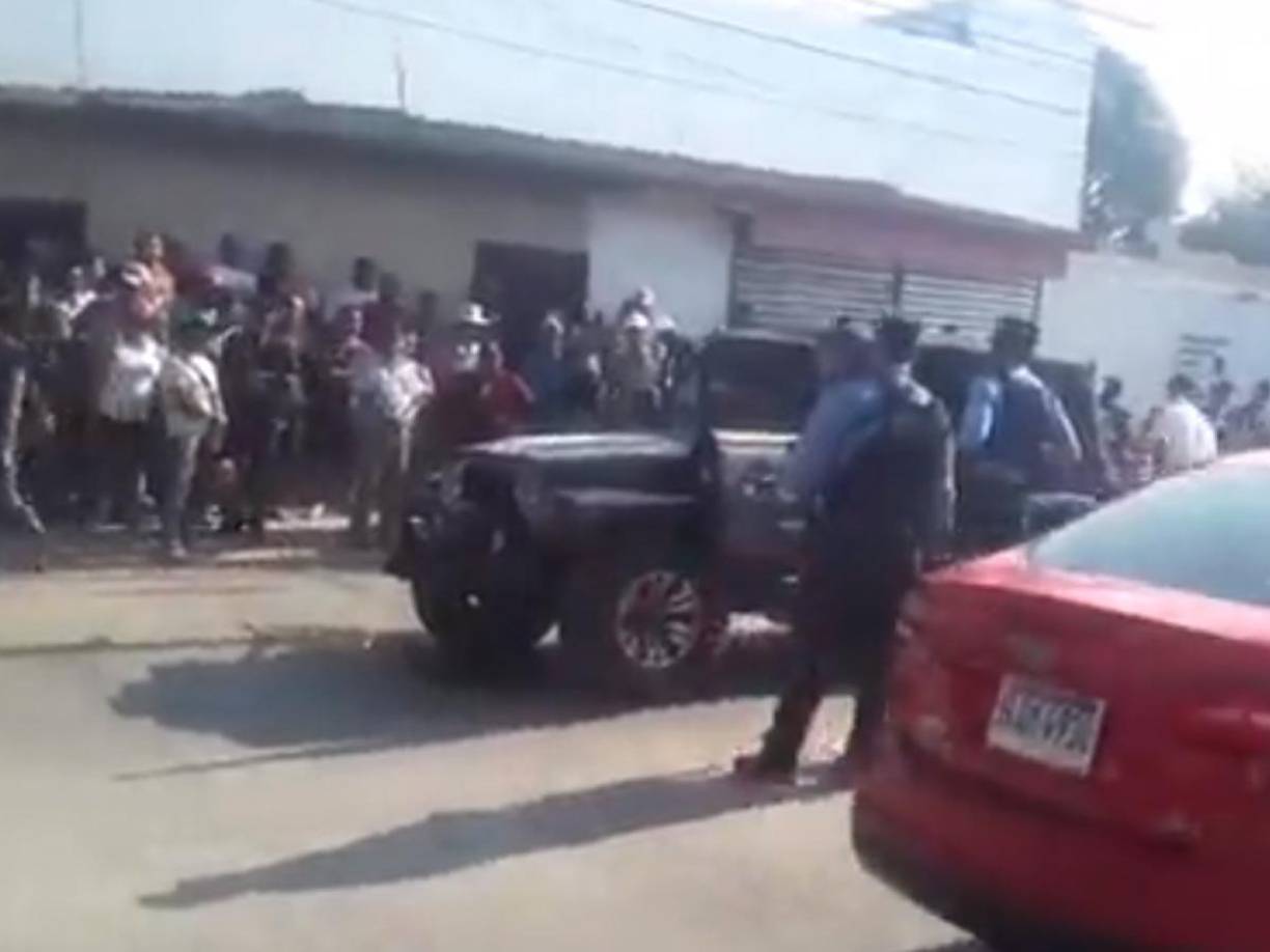 Leivin Joel Romero Herrera estaba tirado en el suelo después de intentar escapar de las balas.