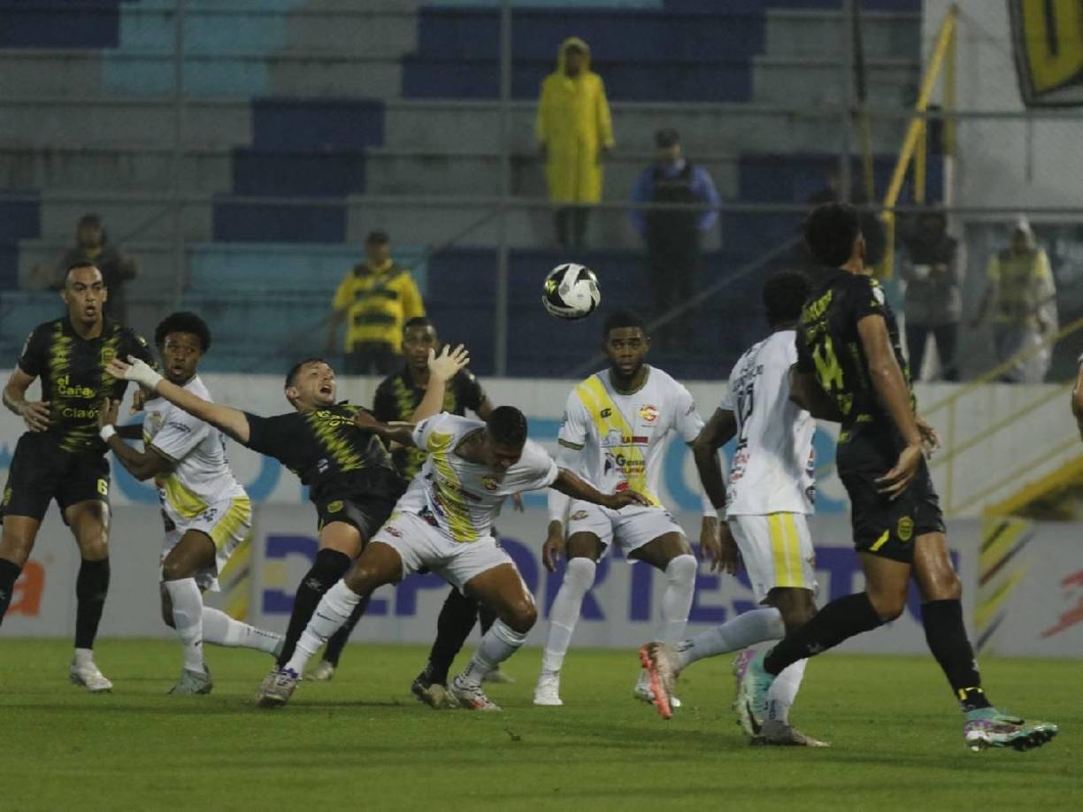 En la segunda parte, las cosas no cambiaron y el segundo gol llegó sobre el final del partido en el recinto sampedrano. 