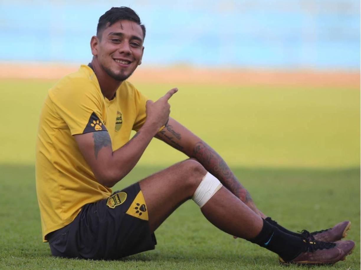 Mayron Flores - El volante de contención está entrenando con la Real Sociedad de Tocoa. ¡Muy cerca de llegar a un acuerdo con los aceiteros! Mayron está esperando la liberación por parte del Victoria, su último club.