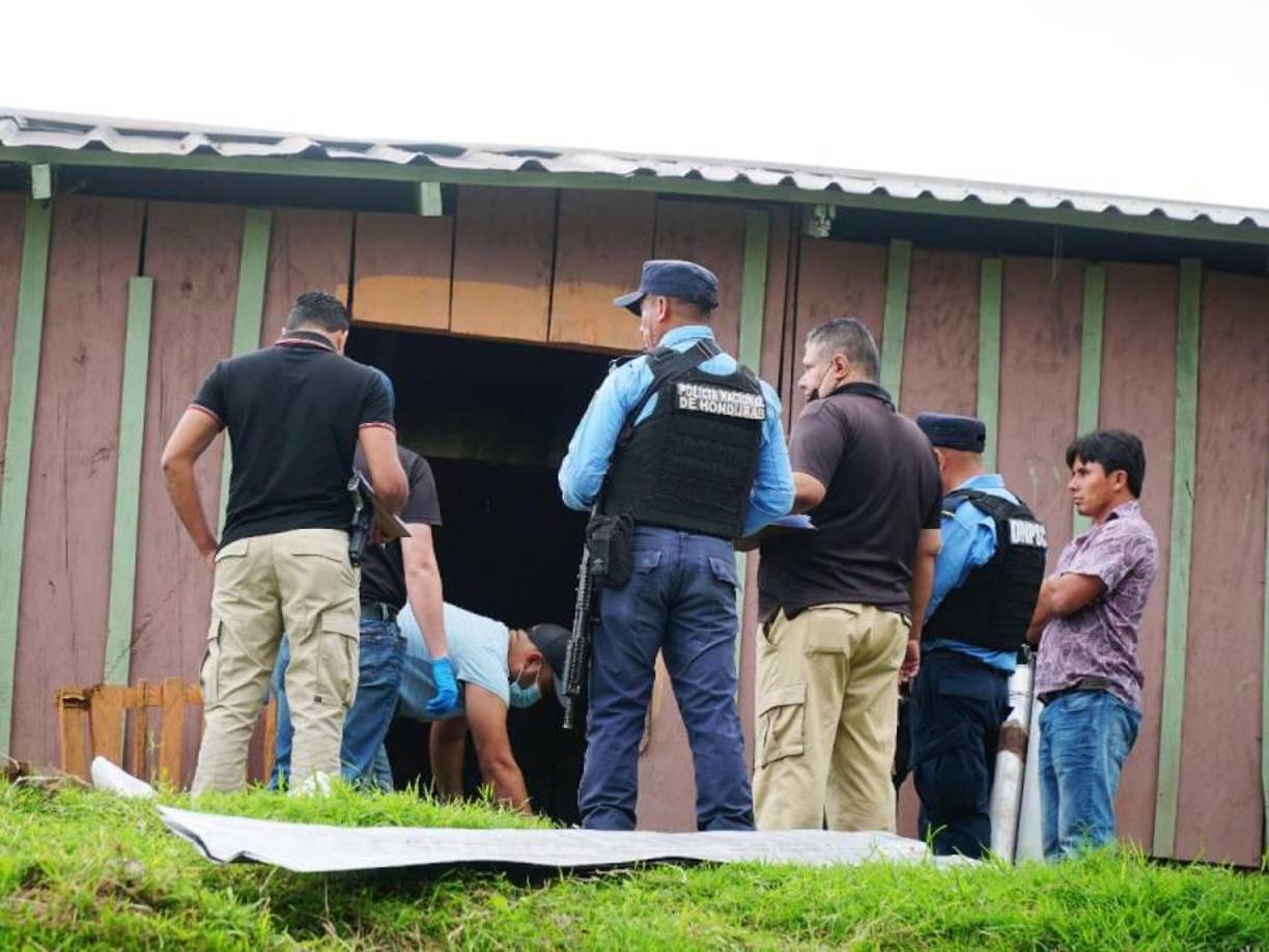 Un vecino dijo que “ellos a la fuerza sacaron al dueño de esa finca y se apropiaron de otras tierras, tenían intimidadas a varias personas de la aldea”.