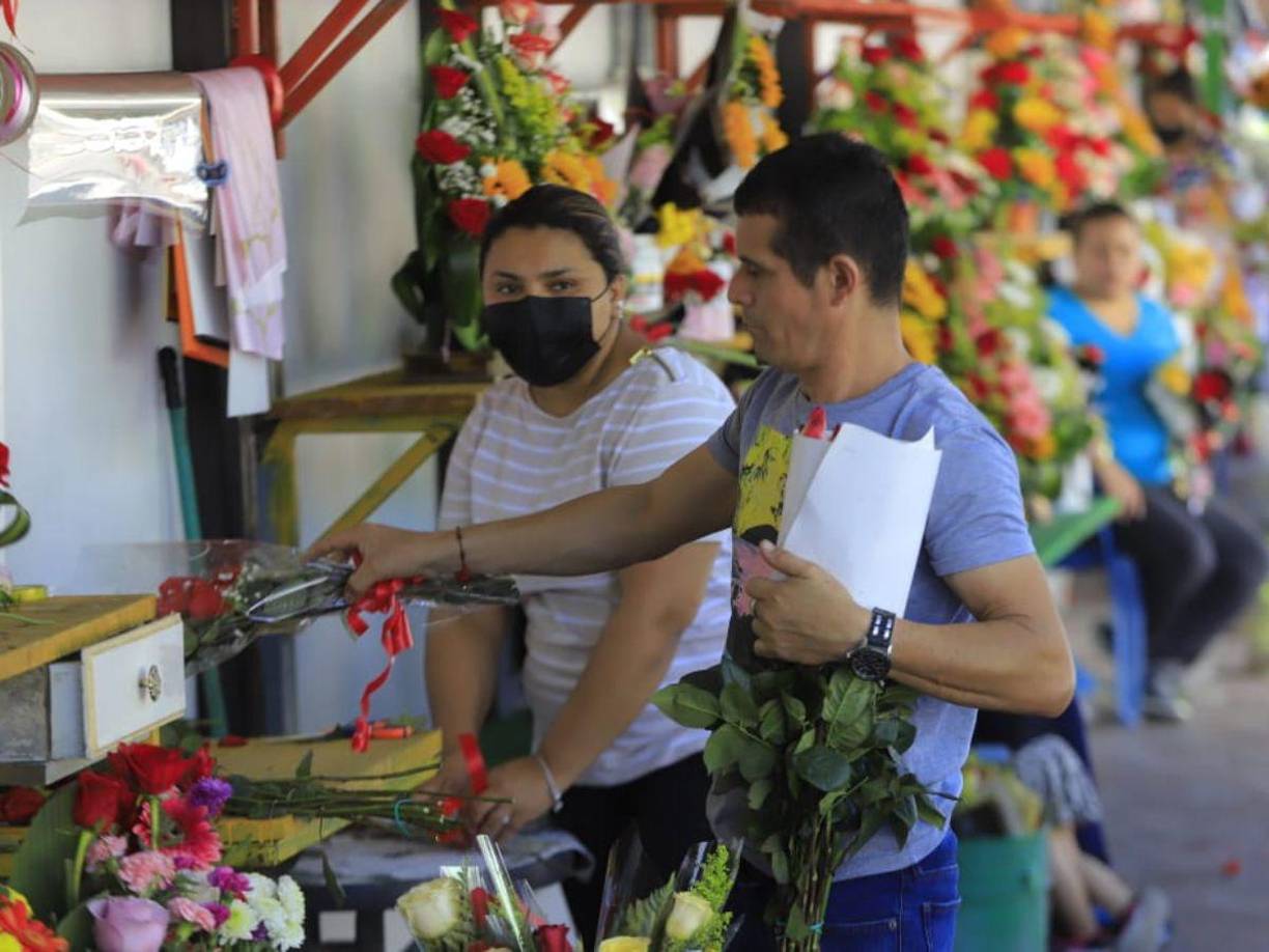 Las flores, principalmente rojas, es uno de los detalles favoritos.