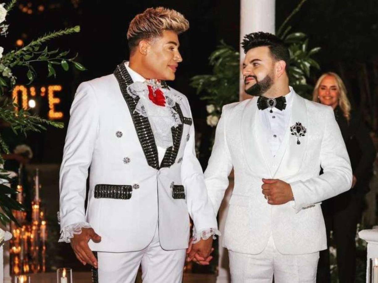 La expareja de la cubaba Niurka Marcos, actualmente el autor de nueve discos, se declaró abiertamente homosexual en 2020, e hizo oficial su relación con el empresario Roy García, con quien se casó en 2021.