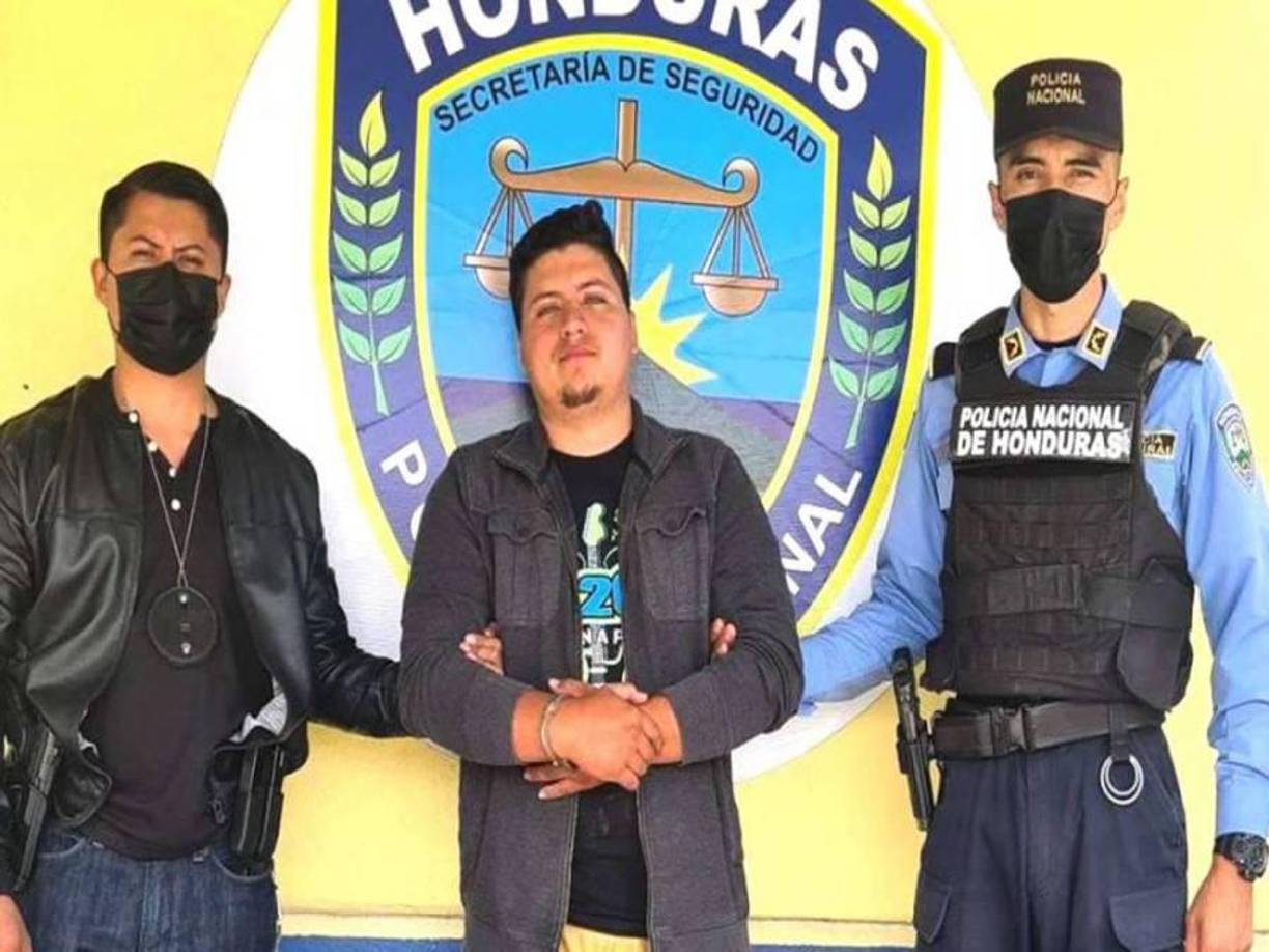 Alexis reponde: “hola, Belkis, soy Alexis, je,je, pero bueno me podría ayudar diciéndome cómo amaneció la mujer más hermosa del universo”.Al rato contesta Belkys: “hola jovencito, todo bien gracias a Dios y el suyo”.