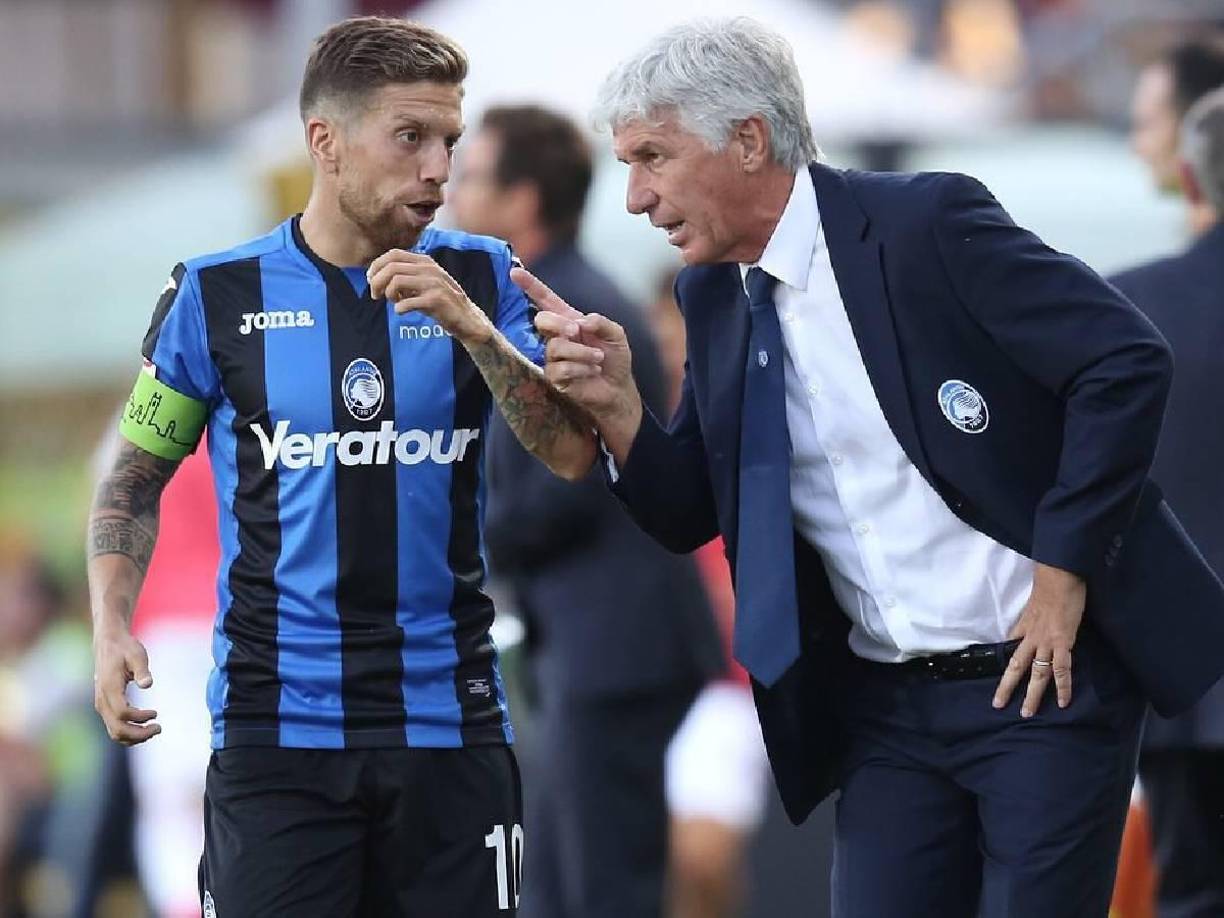 “Atalanta puede hacerle daño a cualquiera, no solo al Madrid. Ellos no están al top, tienen a jugadores lesionados o que acaban de recuperarse, no los veo muy sólidos. En España nunca entrenas a jugar hombre contra hombre por todo el campo”, explicó. “Será fundamental quitar espacio con los defensas y estar listo en los pases largos, en profundidad, sobre todo porque tienen a Mbappé”, añadió el ‘Papu’.