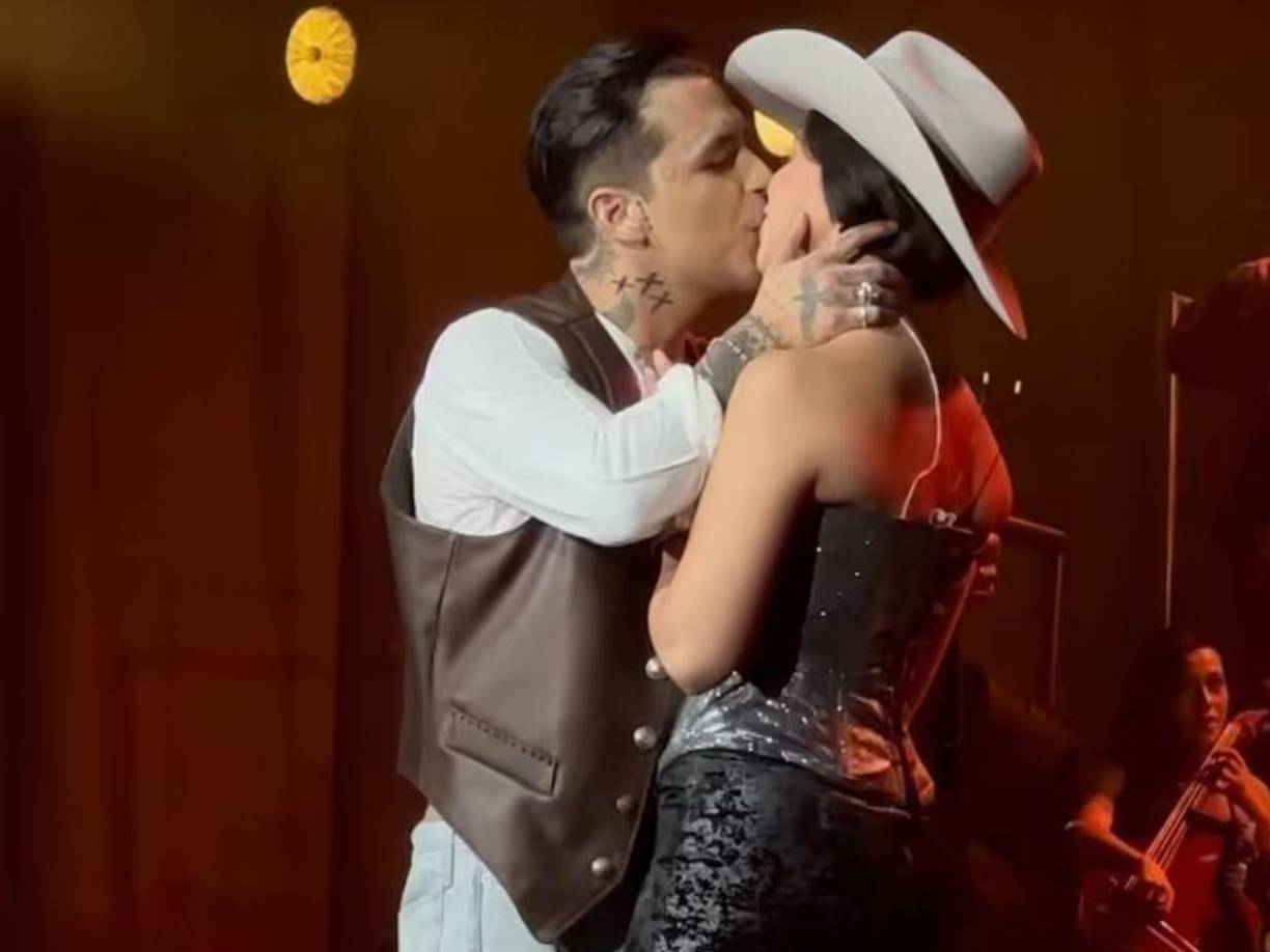 Después de que Cazzu desmintiera que sabía de la relación de su ex, Nodal y Ángela Aguilar, trascendió que los cantantes no se habían casado, sin embargo, hace unas horas se filtró el acta de matrimonio que demuestra que sí son marido y mujer. 